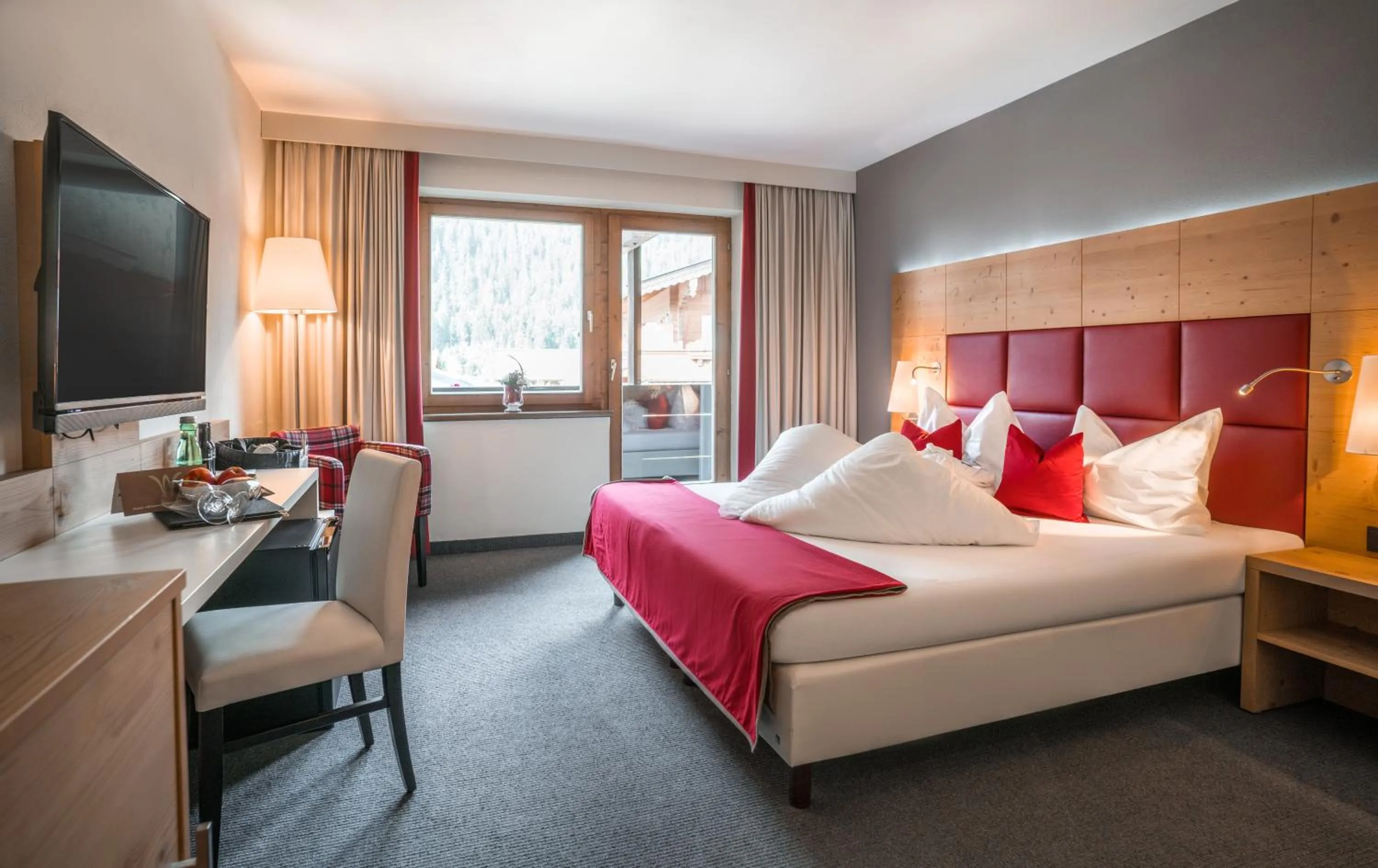 Photo of the whole room, Bed in Waidringer Hof 4 Sterne Superior