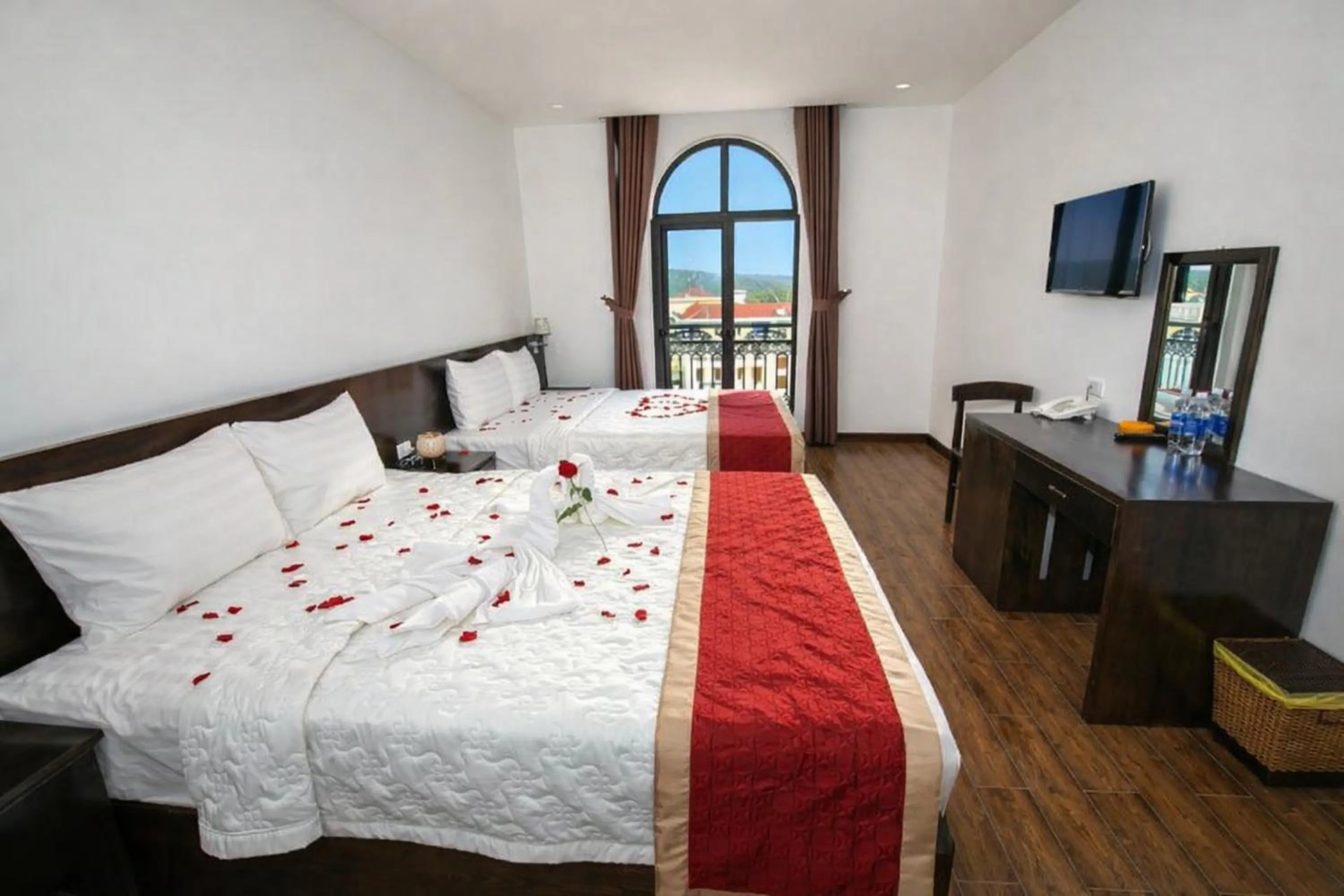 Property building, Bed in Thanh Vy Hotel