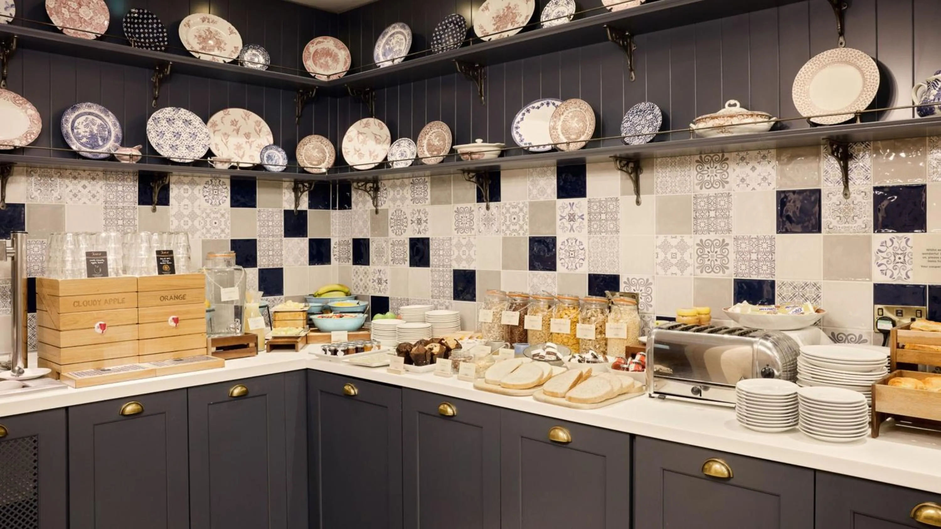 Breakfast in Hotel Indigo Edinburgh by IHG