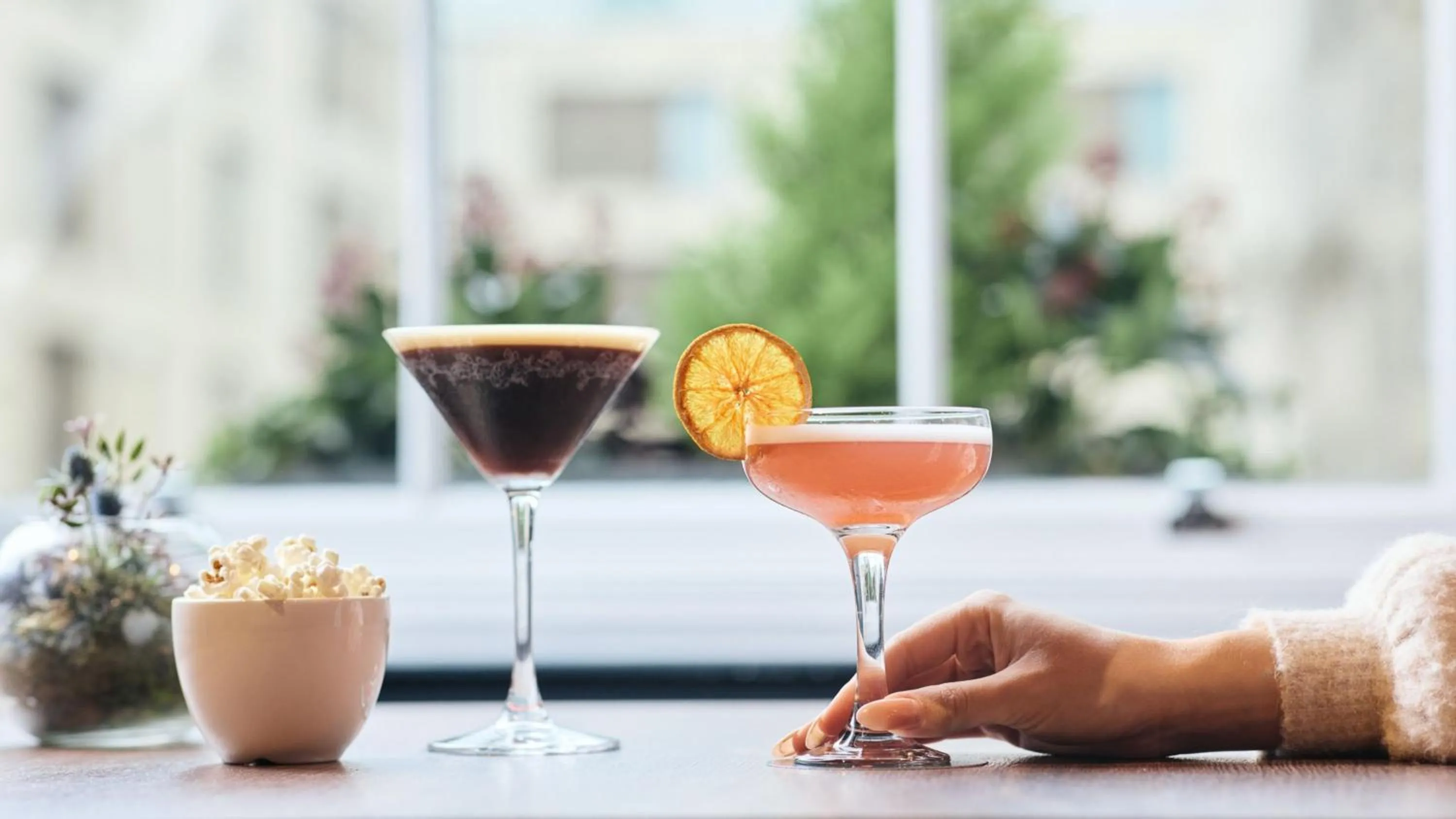 Lounge or bar in Hotel Indigo Edinburgh by IHG