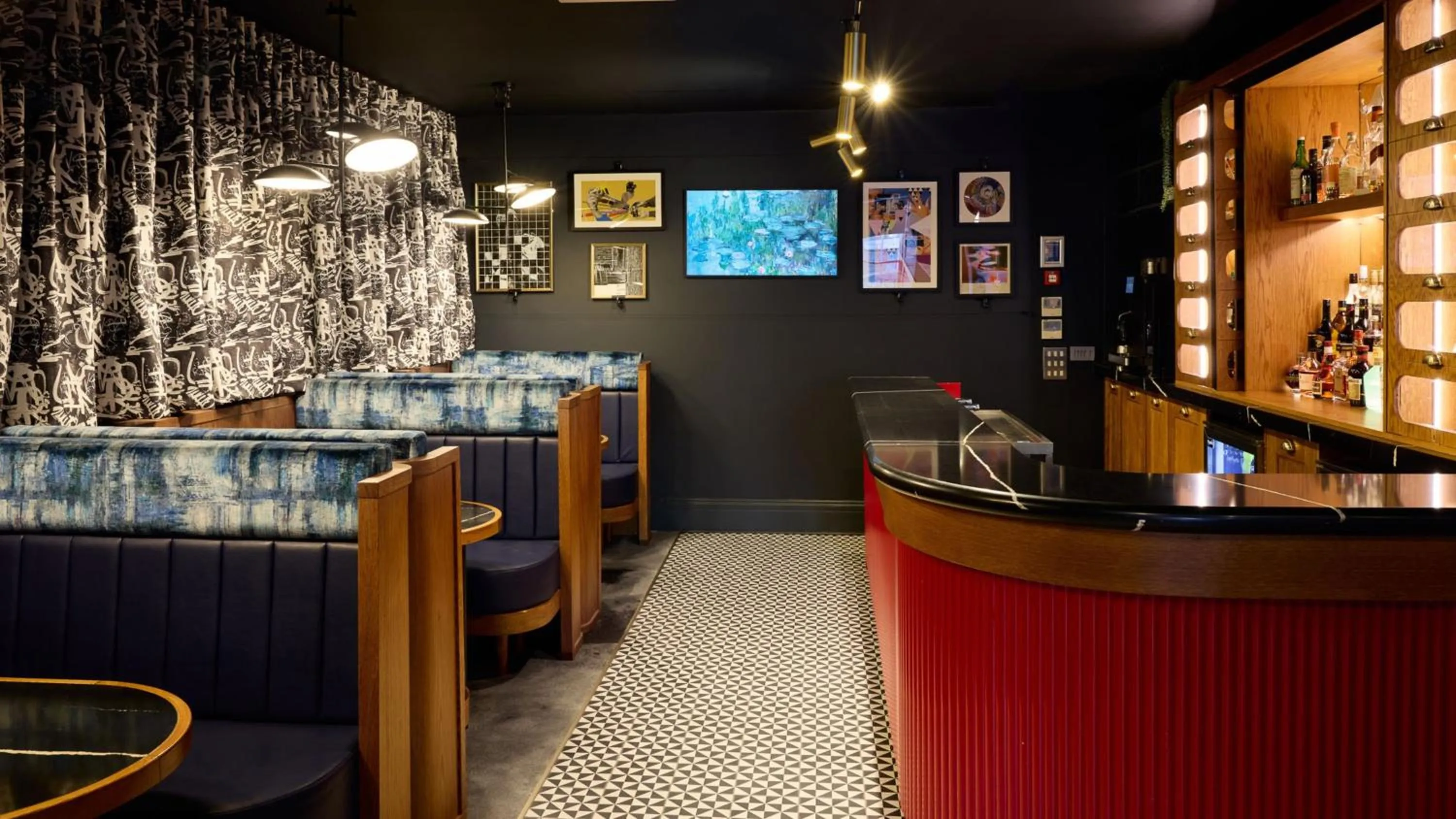 Lounge or bar in Hotel Indigo Edinburgh by IHG