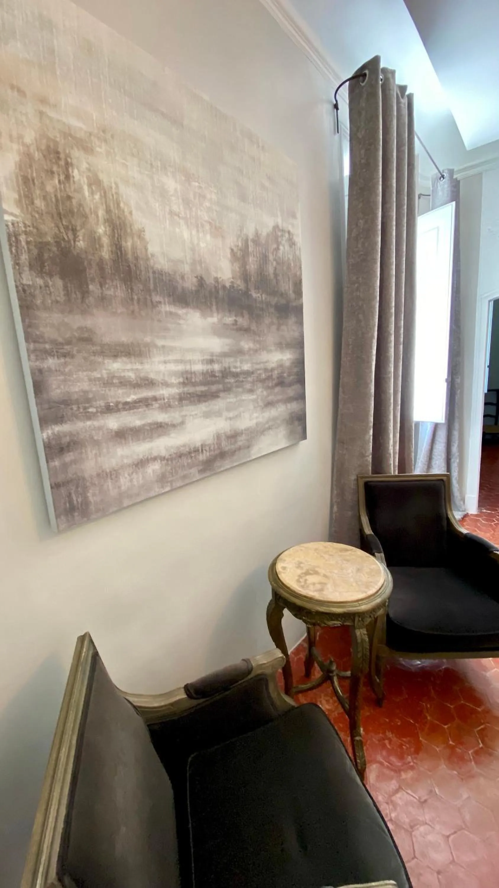 Photo of the whole room in B&B Maison d'Hôtes - Château de Jouques