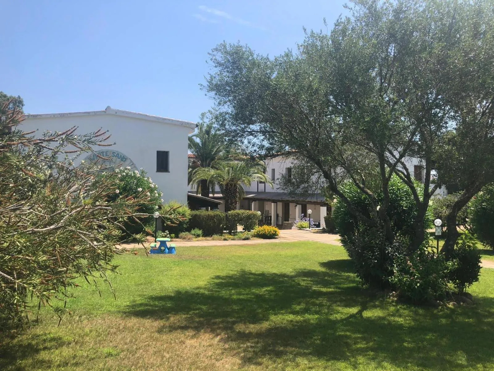 Facade/entrance in White Sand Residence