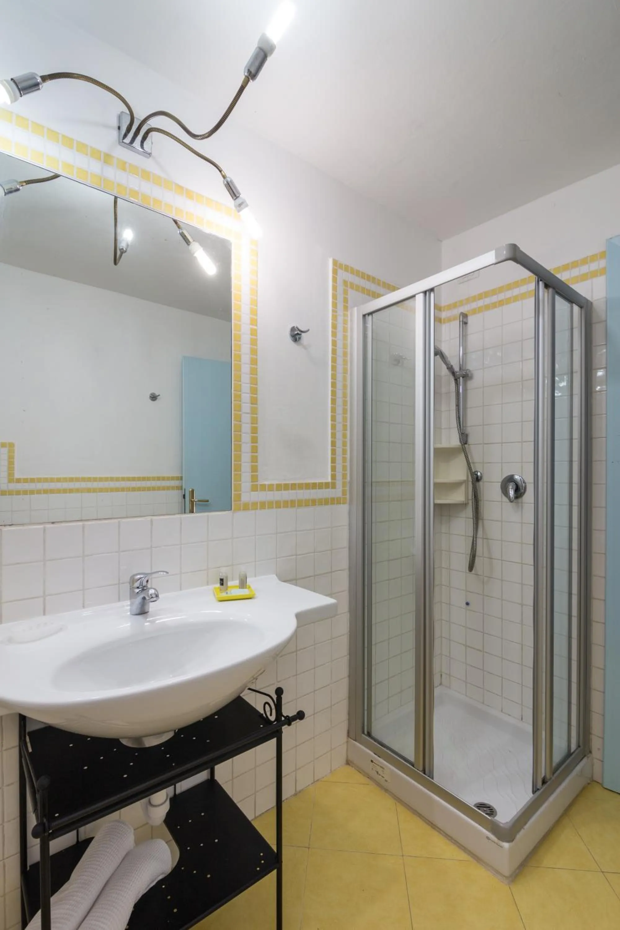 Bathroom in White Sand Residence