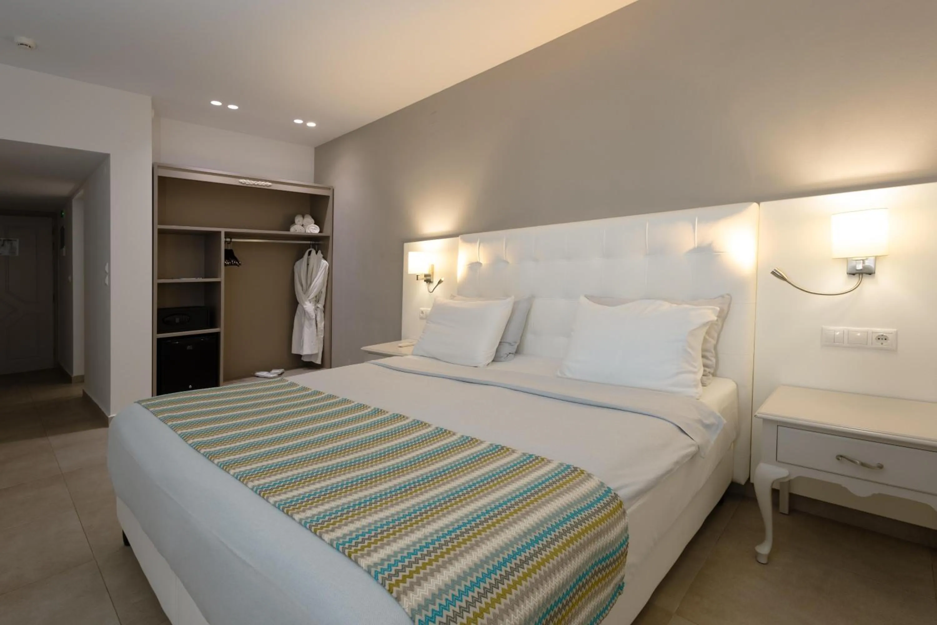 Photo of the whole room, Bed in Dore Boutique Hotel