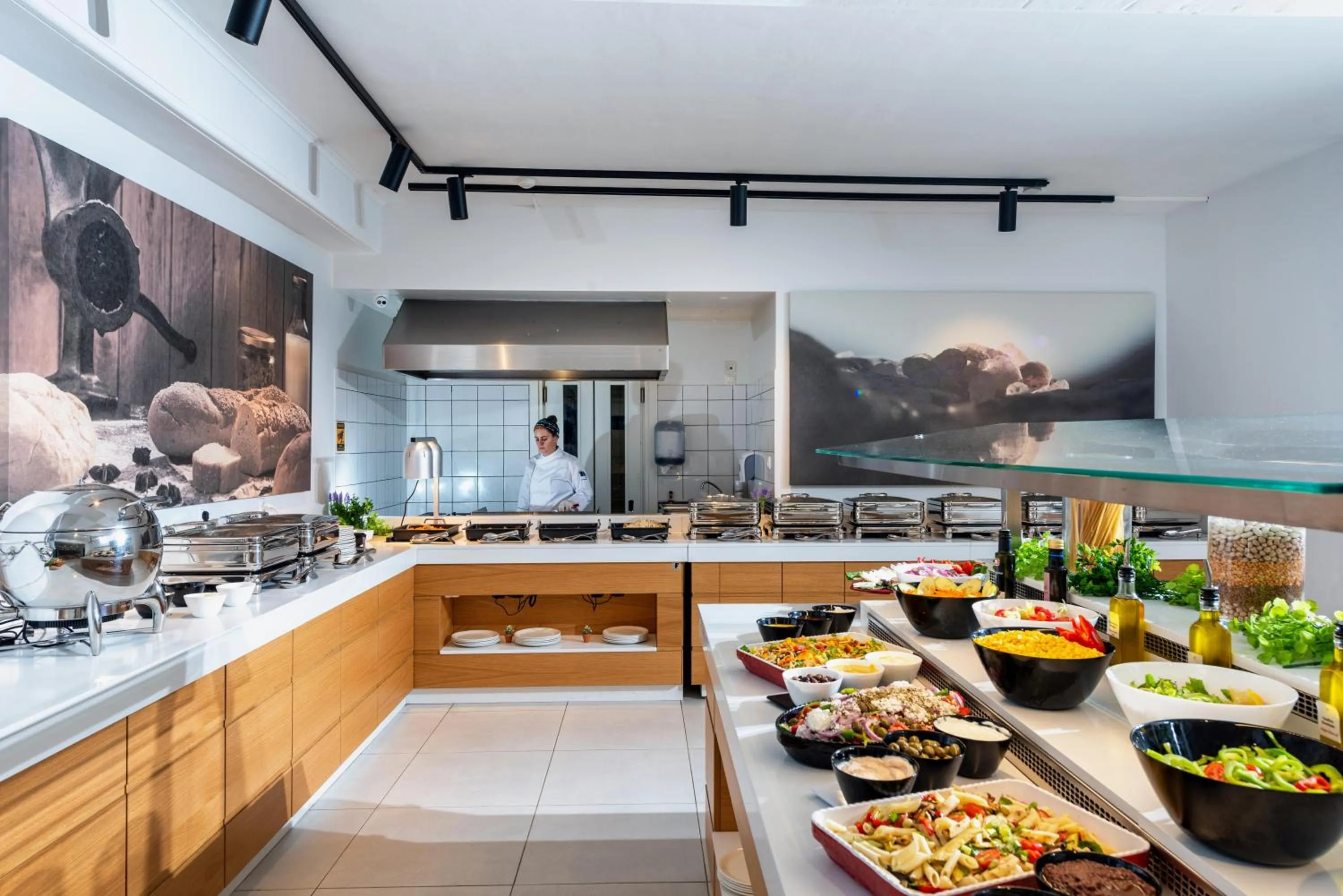 Restaurant/places to eat in Dore Boutique Hotel