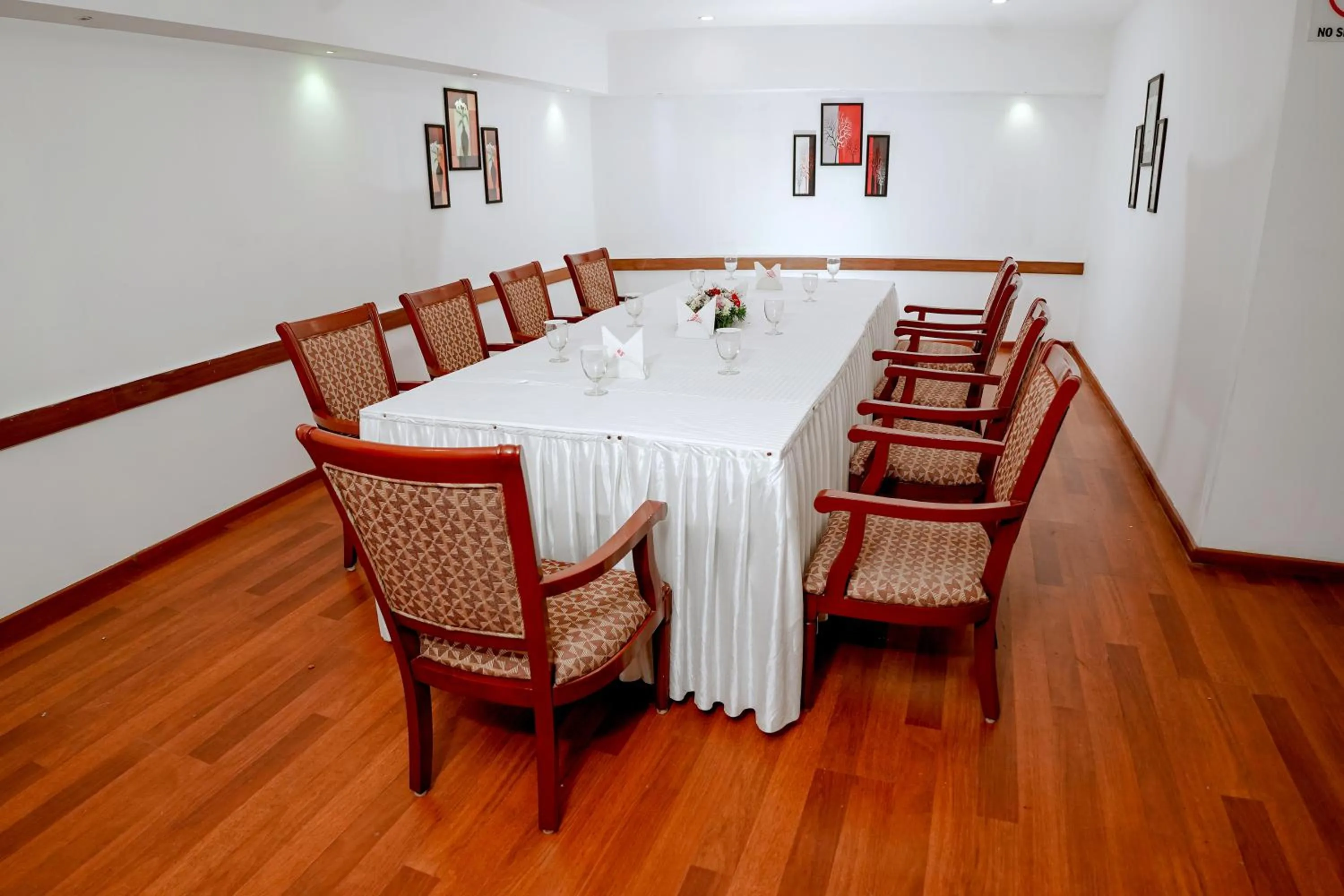 Meeting/conference room in Queens Hotel