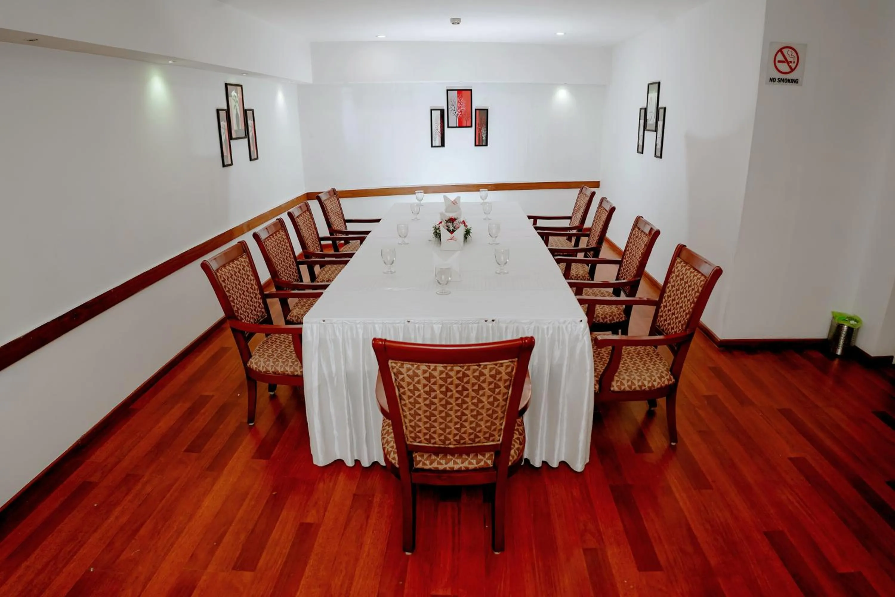 Meeting/conference room in Queens Hotel