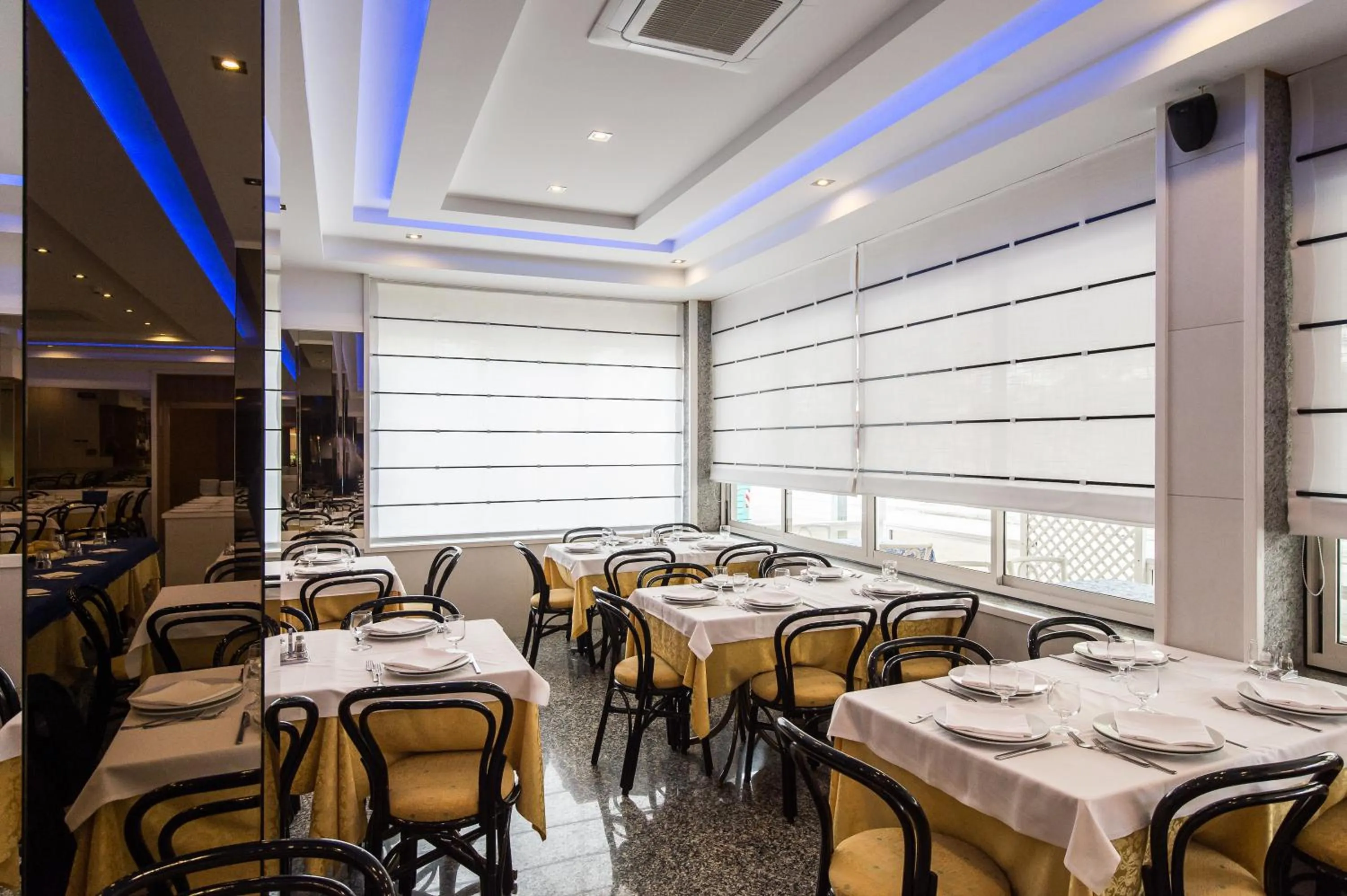 Restaurant/places to eat in Hotel Christian