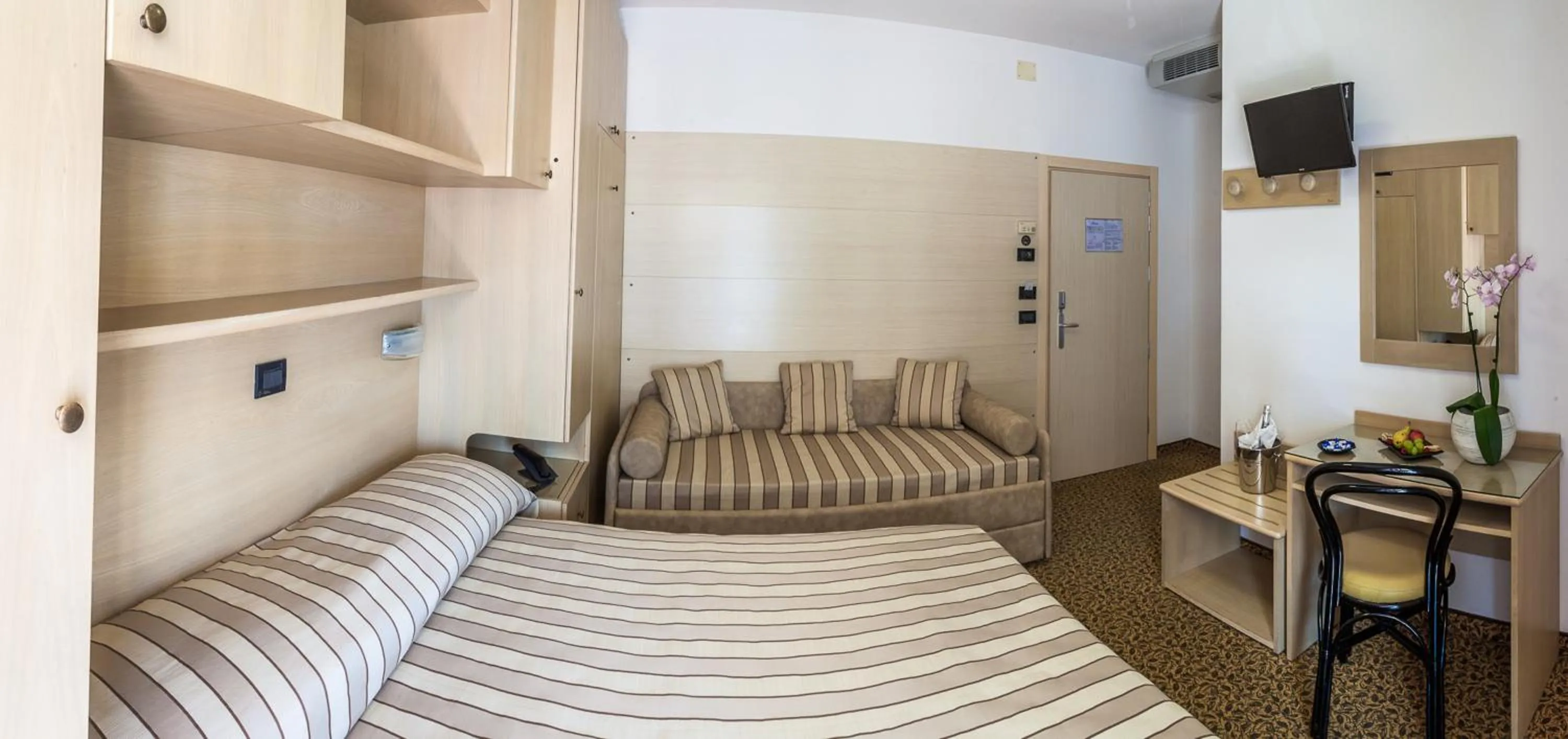 TV and multimedia, Bed in Hotel Christian