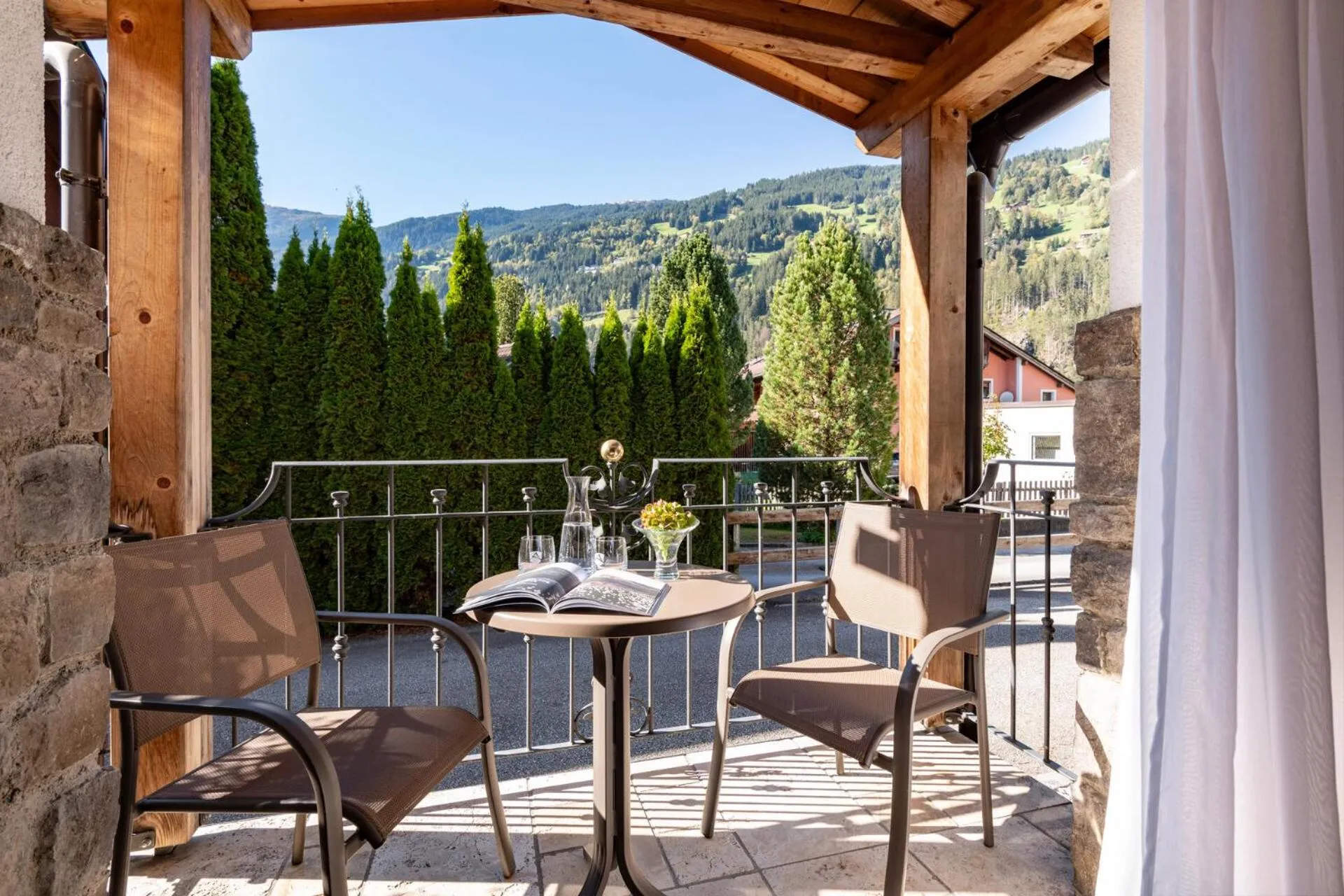 Patio in Alpenhof Hotel Garni Suprême