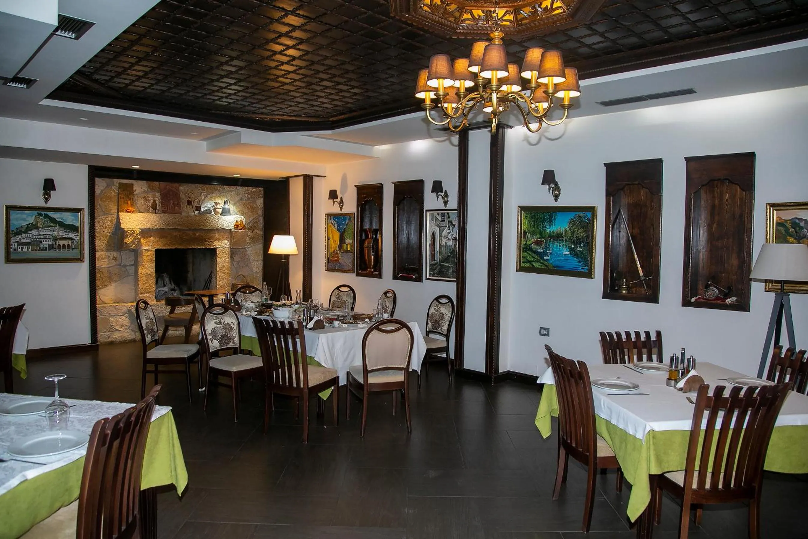 Restaurant/places to eat in Hotel Onufri