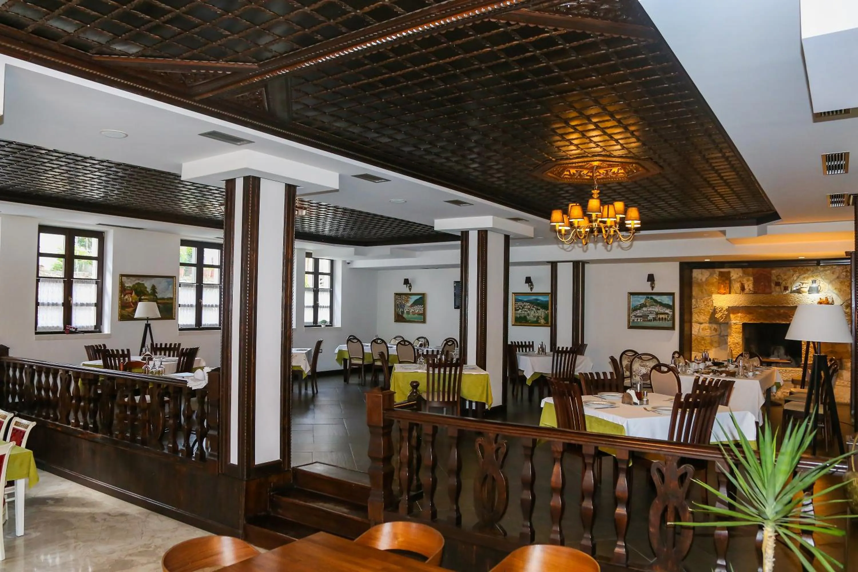 Restaurant/places to eat in Hotel Onufri