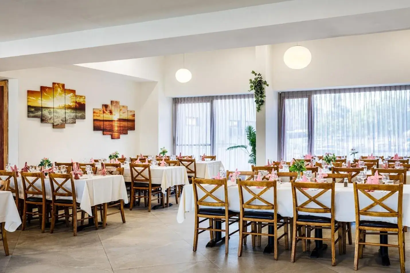 Restaurant/places to eat in Inbar Hotel Restaurant/places to eat in Inbar Hotel