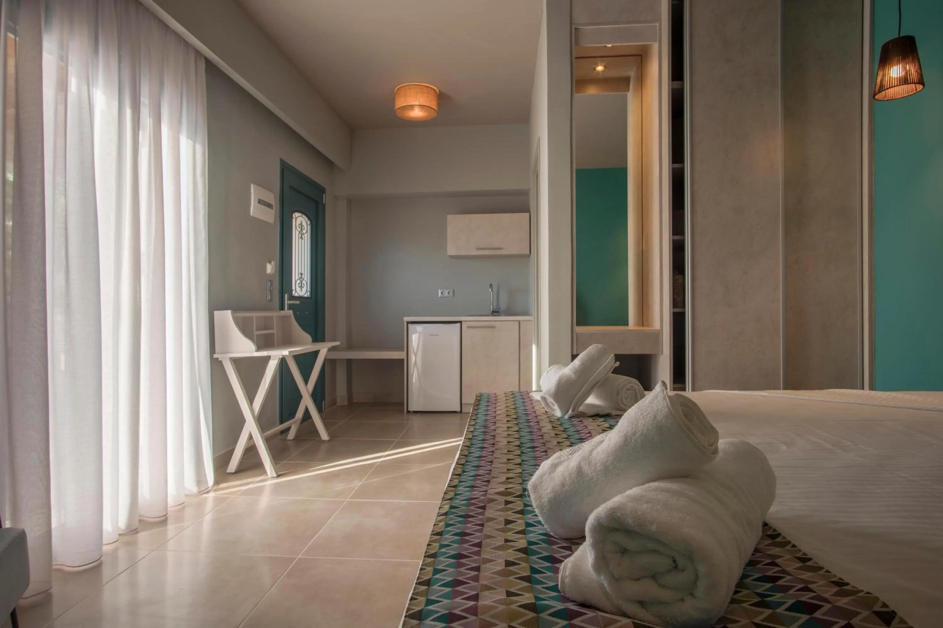 Kitchen or kitchenette, Bed in Armeno Resort