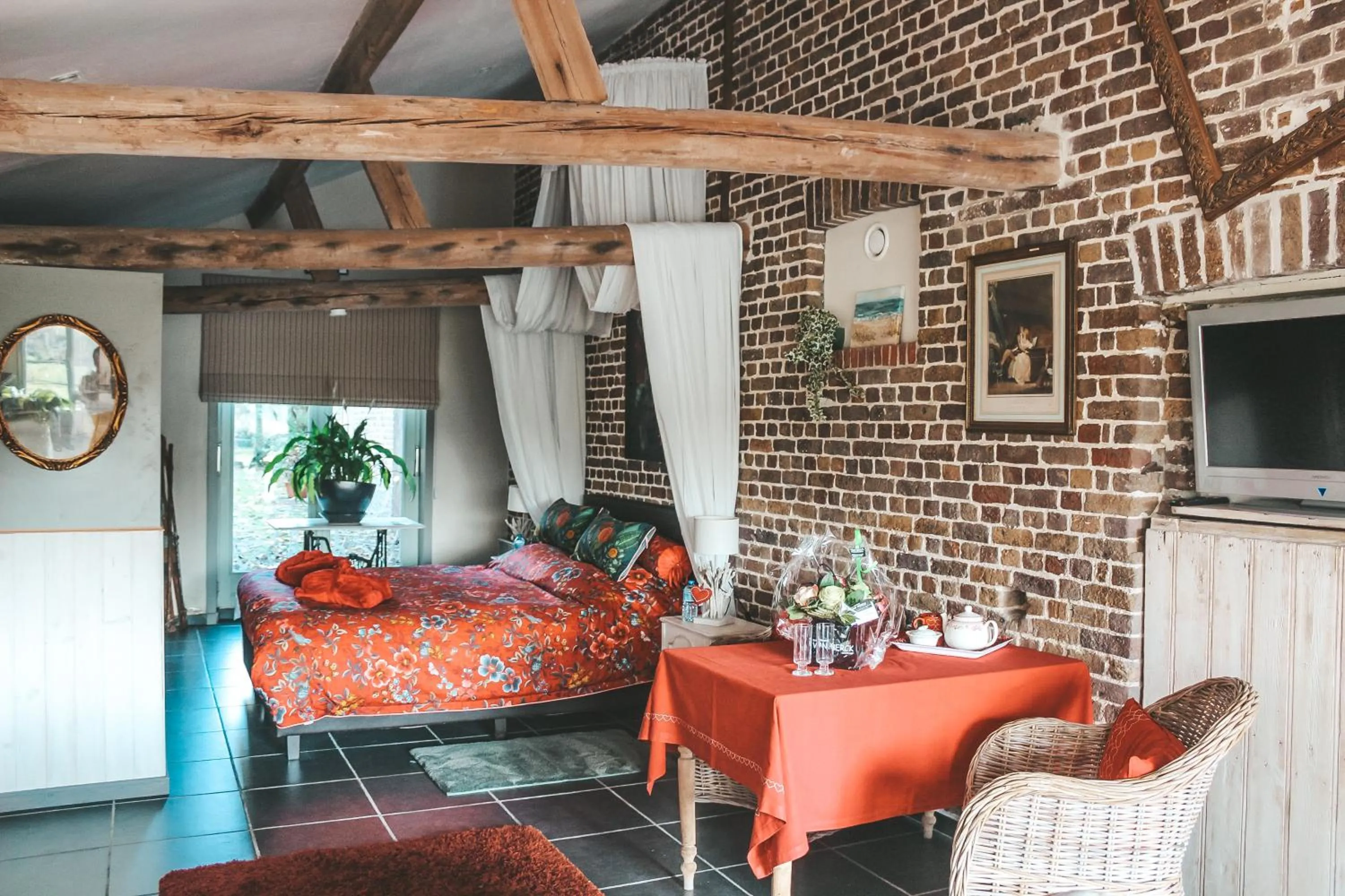 Photo of the whole room in Hoeve Westdijk