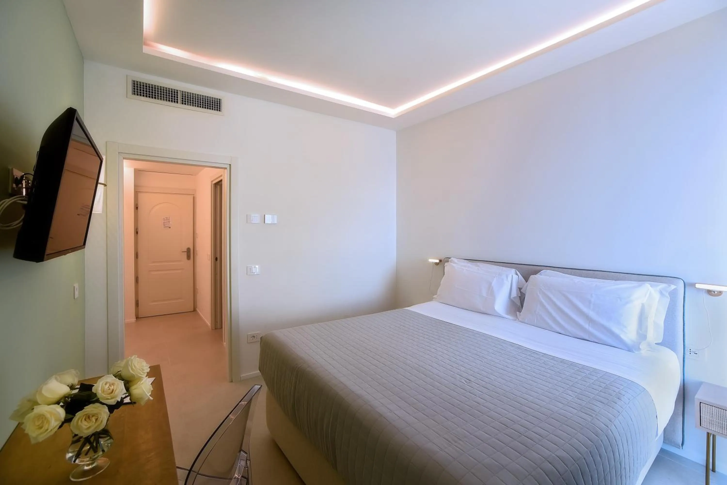 Photo of the whole room in Garden Ravello