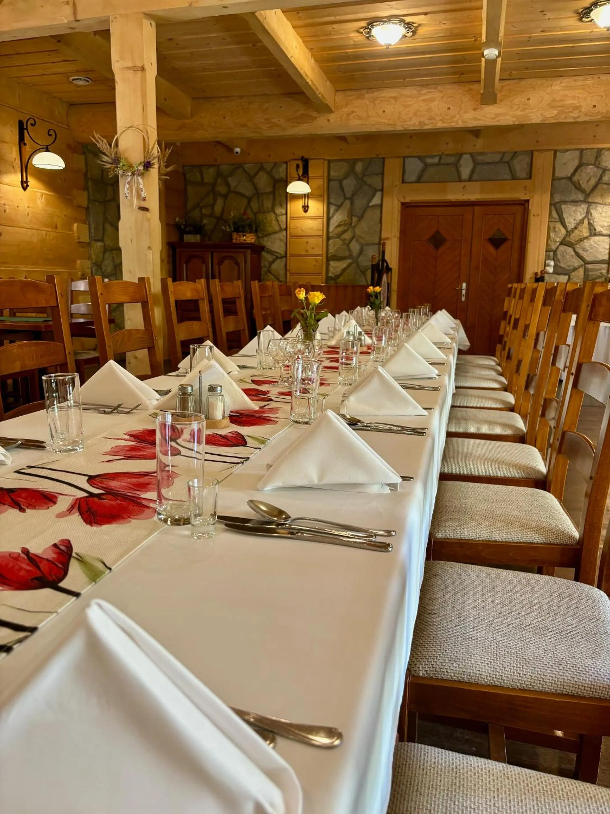 Restaurant/places to eat in Hotel 365