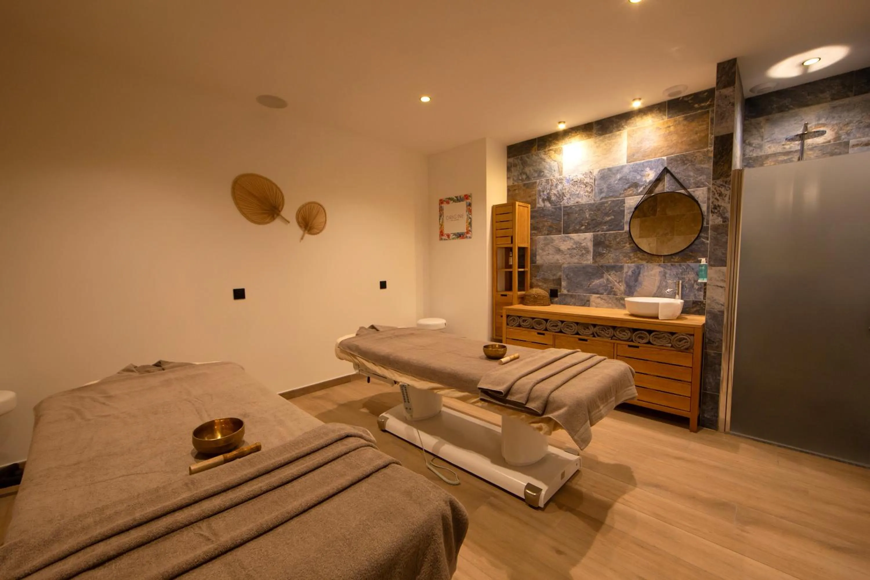 Massage in Logis Hotel Restaurant SPA Les Oliviers