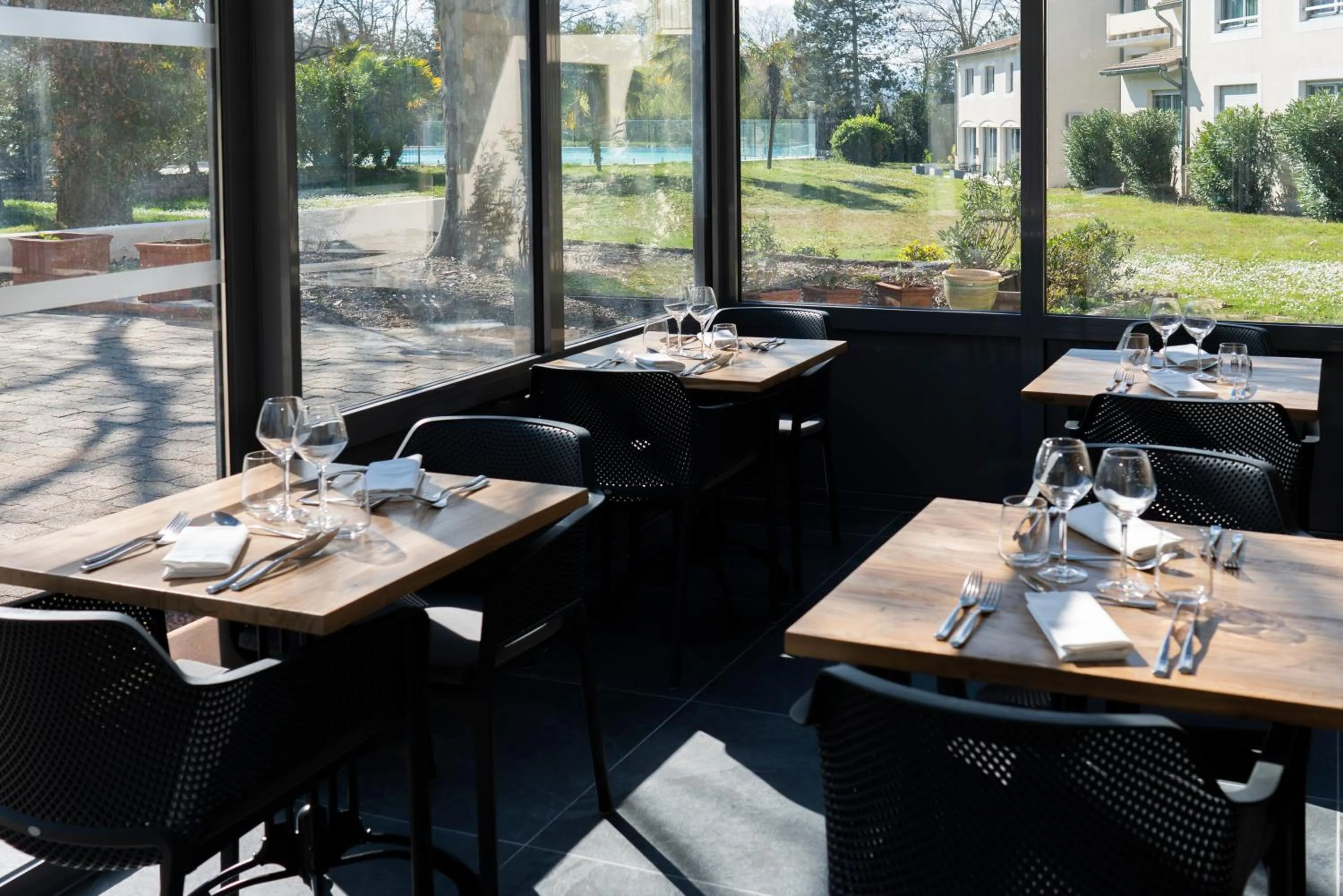 Restaurant/places to eat in Logis Hotel Restaurant SPA Les Oliviers