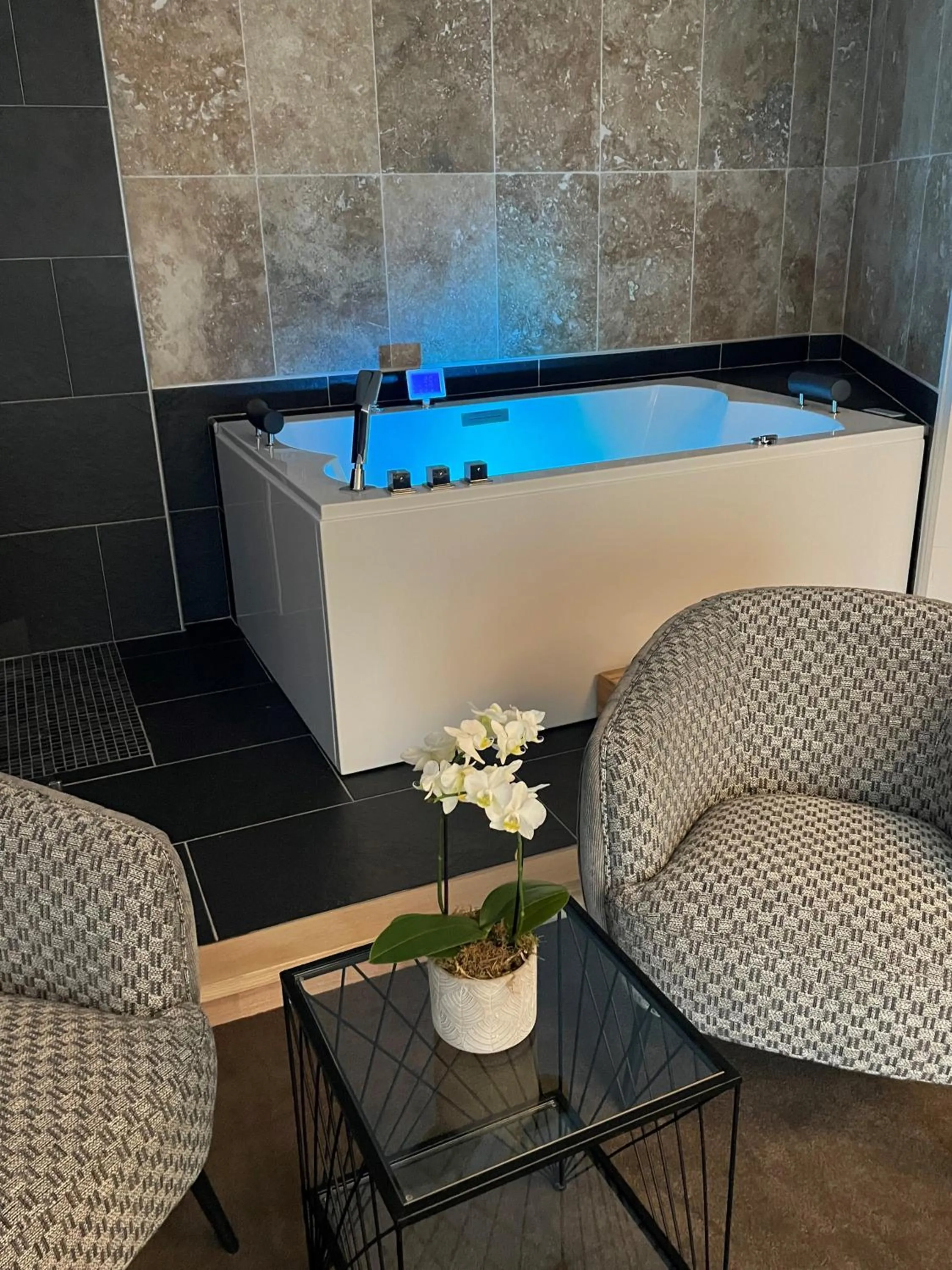 Bedroom in Logis Hotel Restaurant SPA Les Oliviers