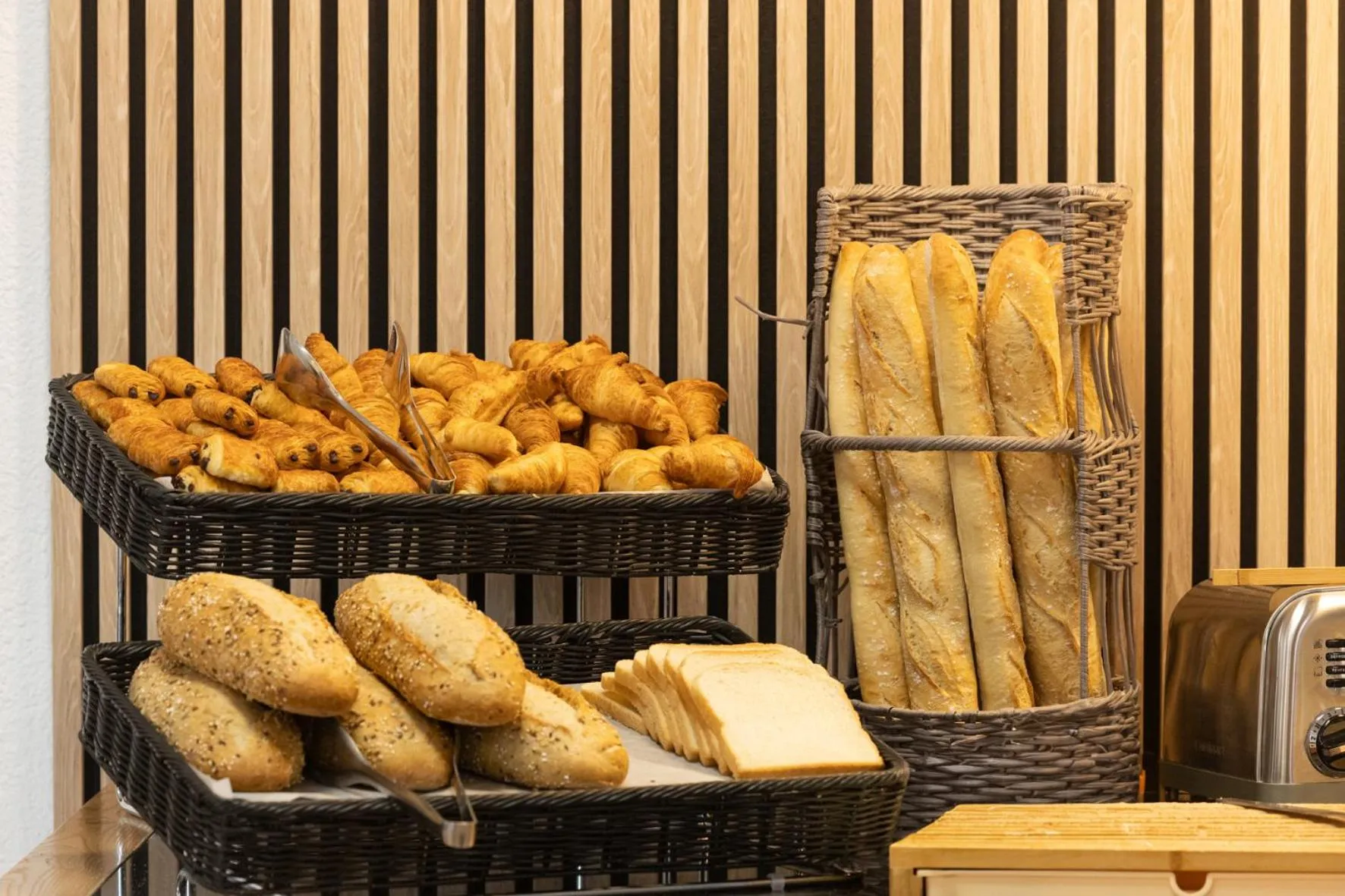 Breakfast in Logis Hotel Restaurant SPA Les Oliviers