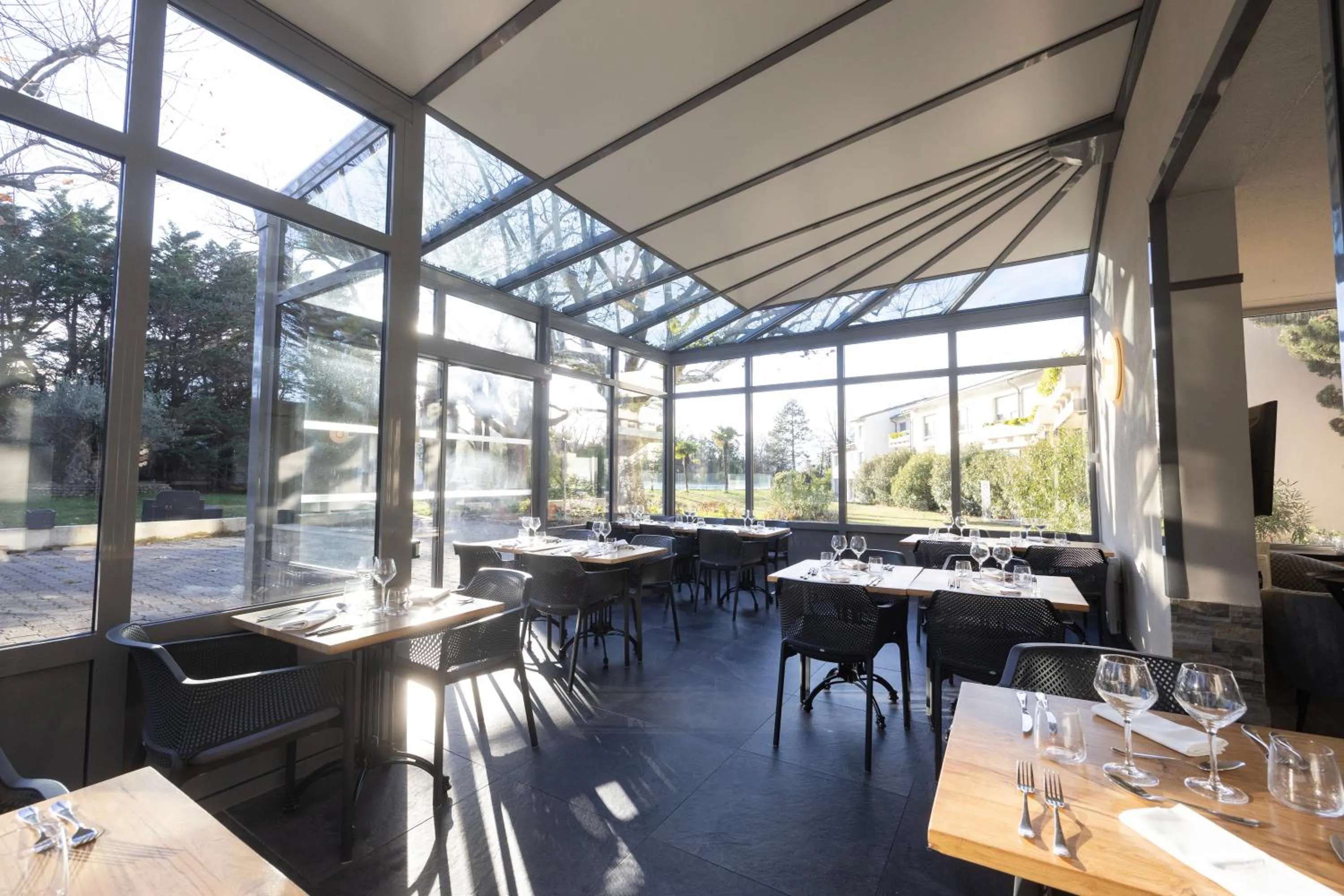 Restaurant/places to eat in Logis Hotel Restaurant SPA Les Oliviers