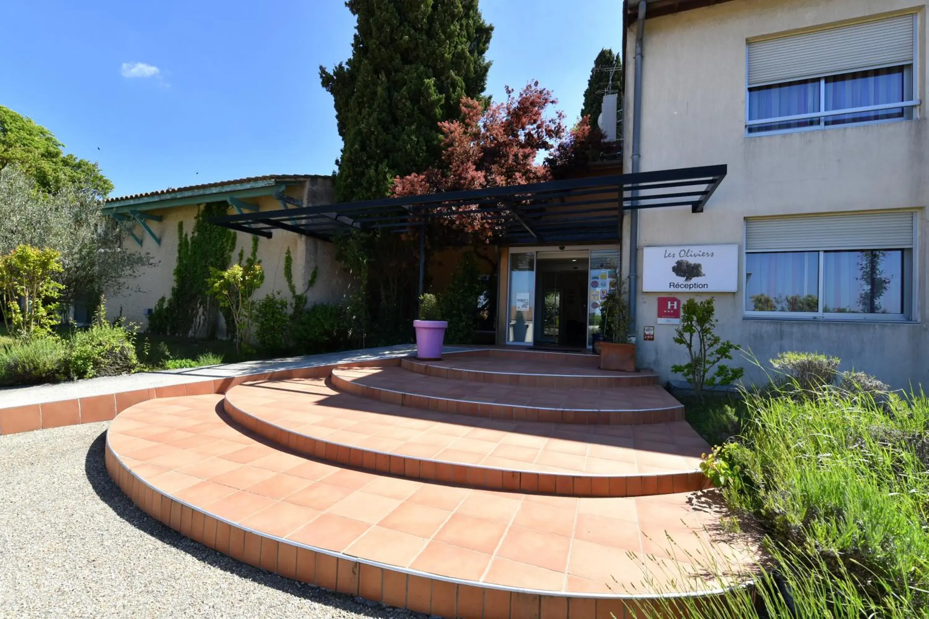 Property building in Logis Hotel Restaurant SPA Les Oliviers Property building in Logis Hotel Restaurant SPA Les Oliviers