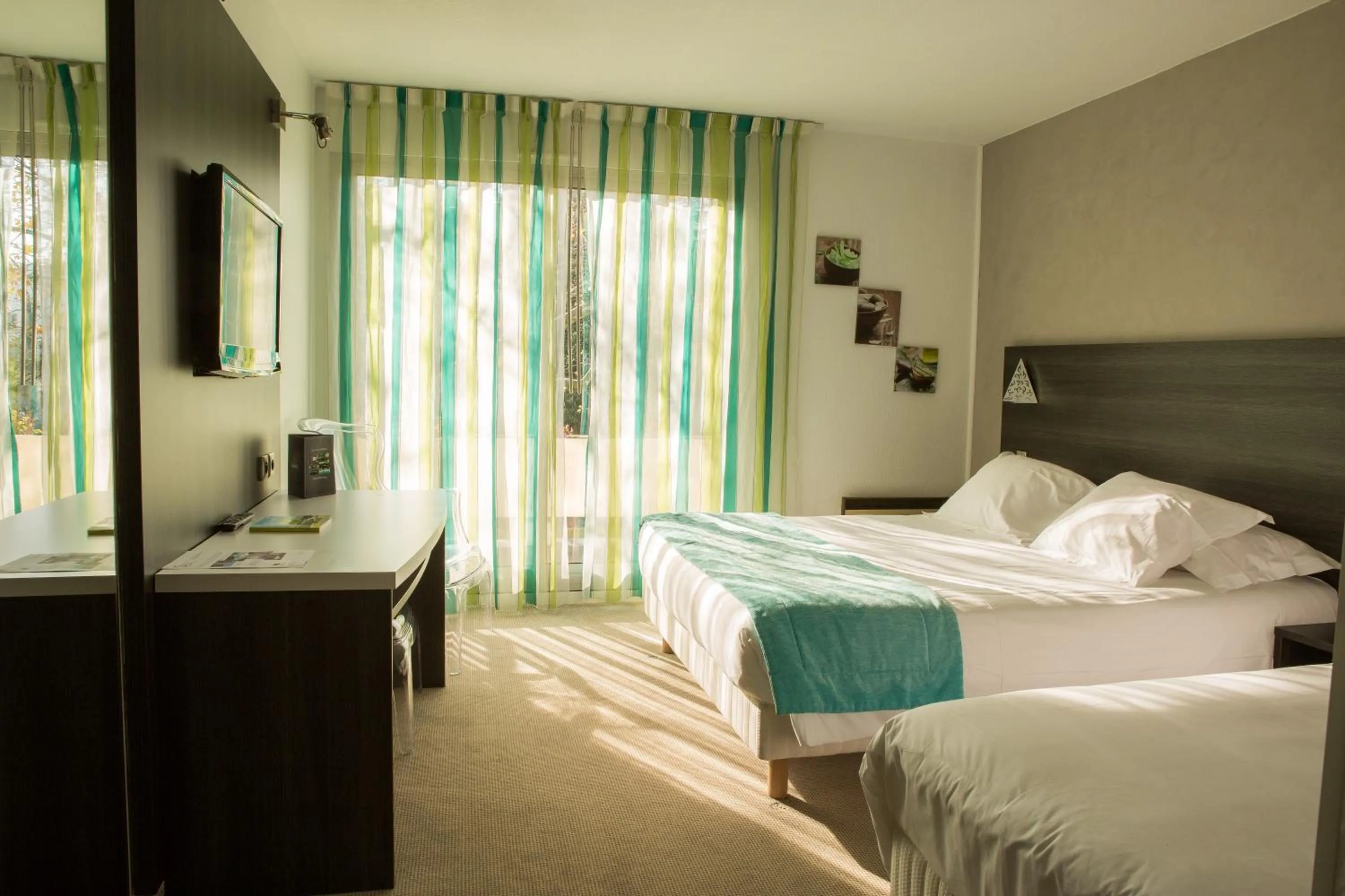 Bed in Logis Hotel Restaurant SPA Les Oliviers