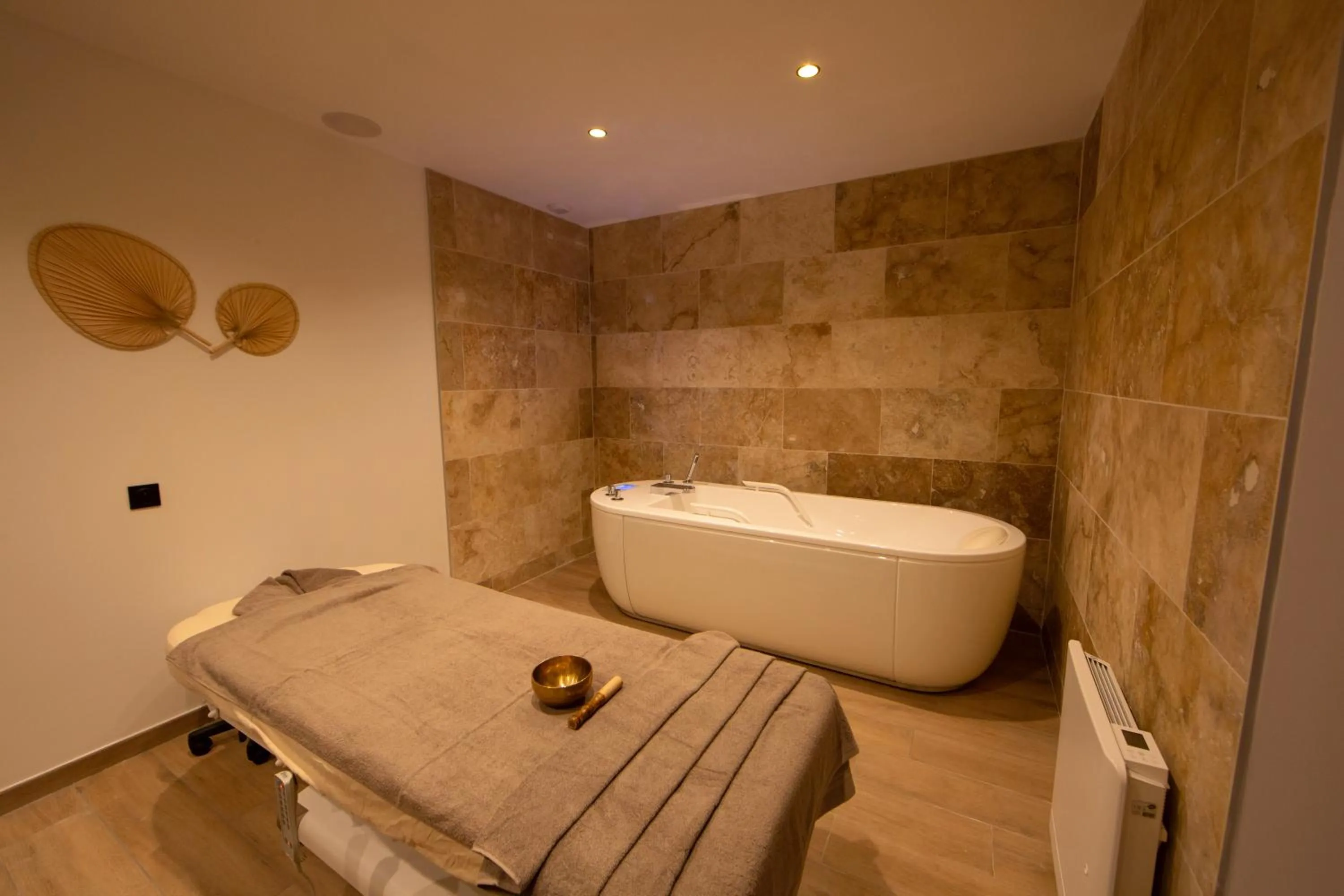 Hot Tub in Logis Hotel Restaurant SPA Les Oliviers