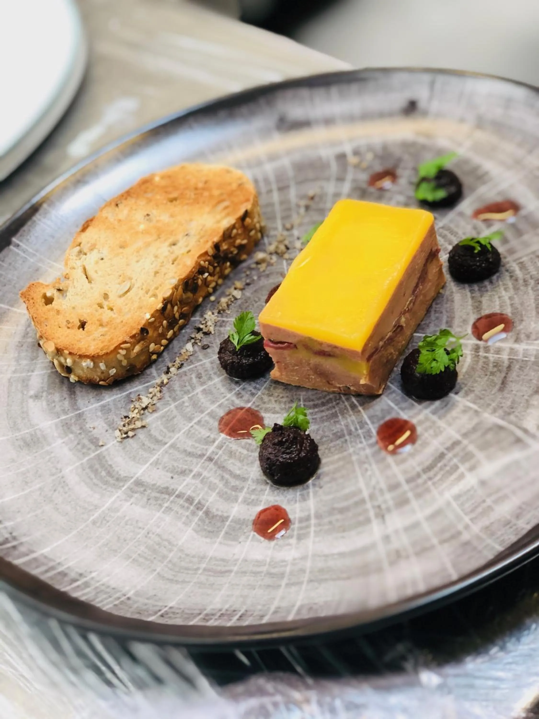 Food and drinks in Logis Hotel Restaurant SPA Les Oliviers