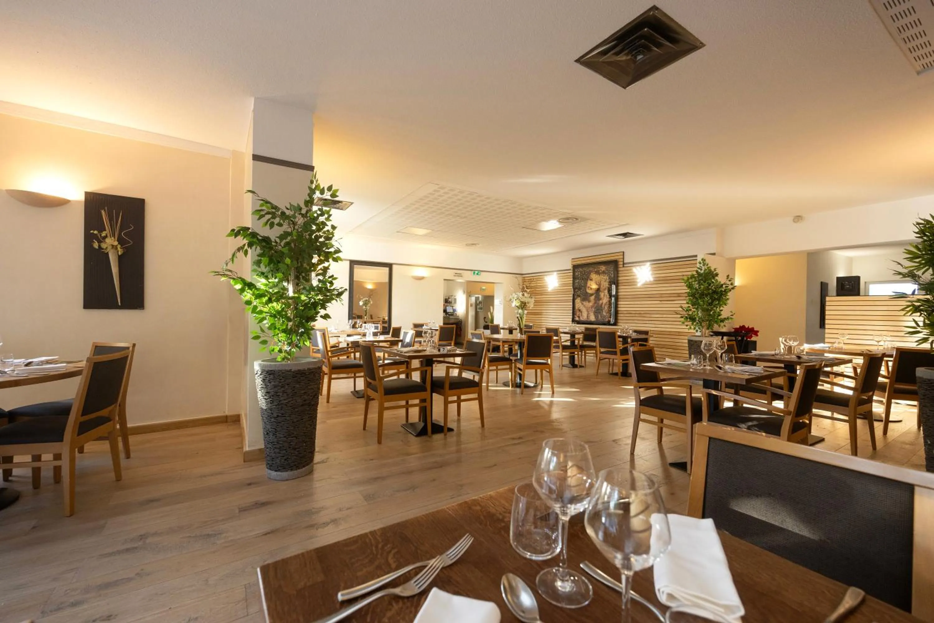 Restaurant/places to eat in Logis Hotel Restaurant SPA Les Oliviers