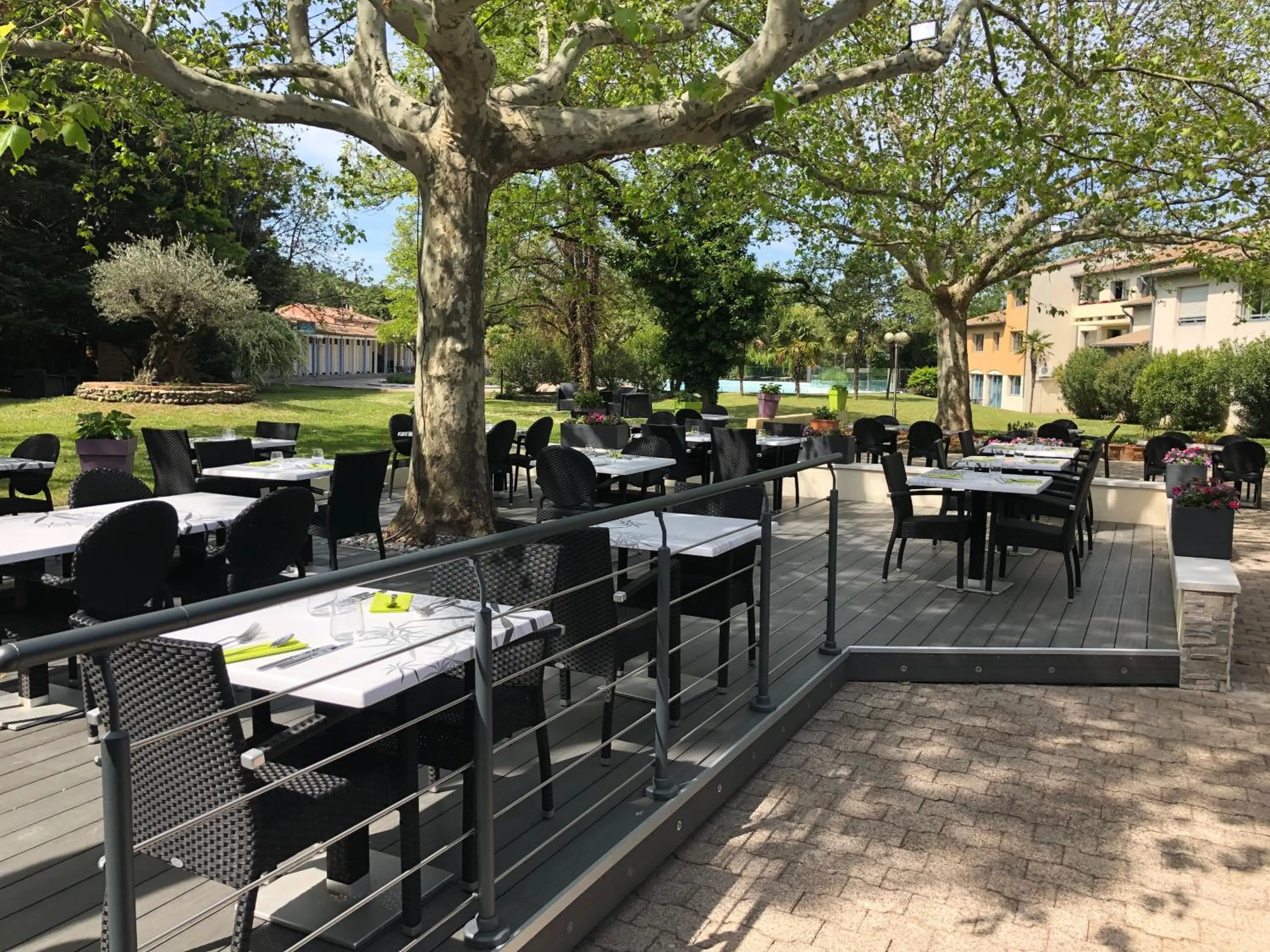 Restaurant/places to eat in Logis Hotel Restaurant SPA Les Oliviers