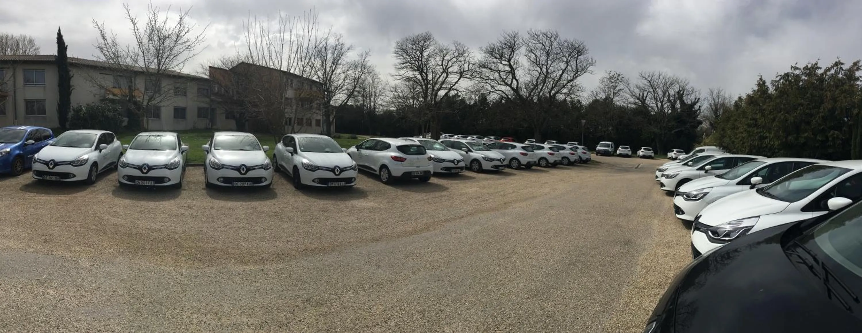 Facade/entrance in Logis Hotel Restaurant SPA Les Oliviers