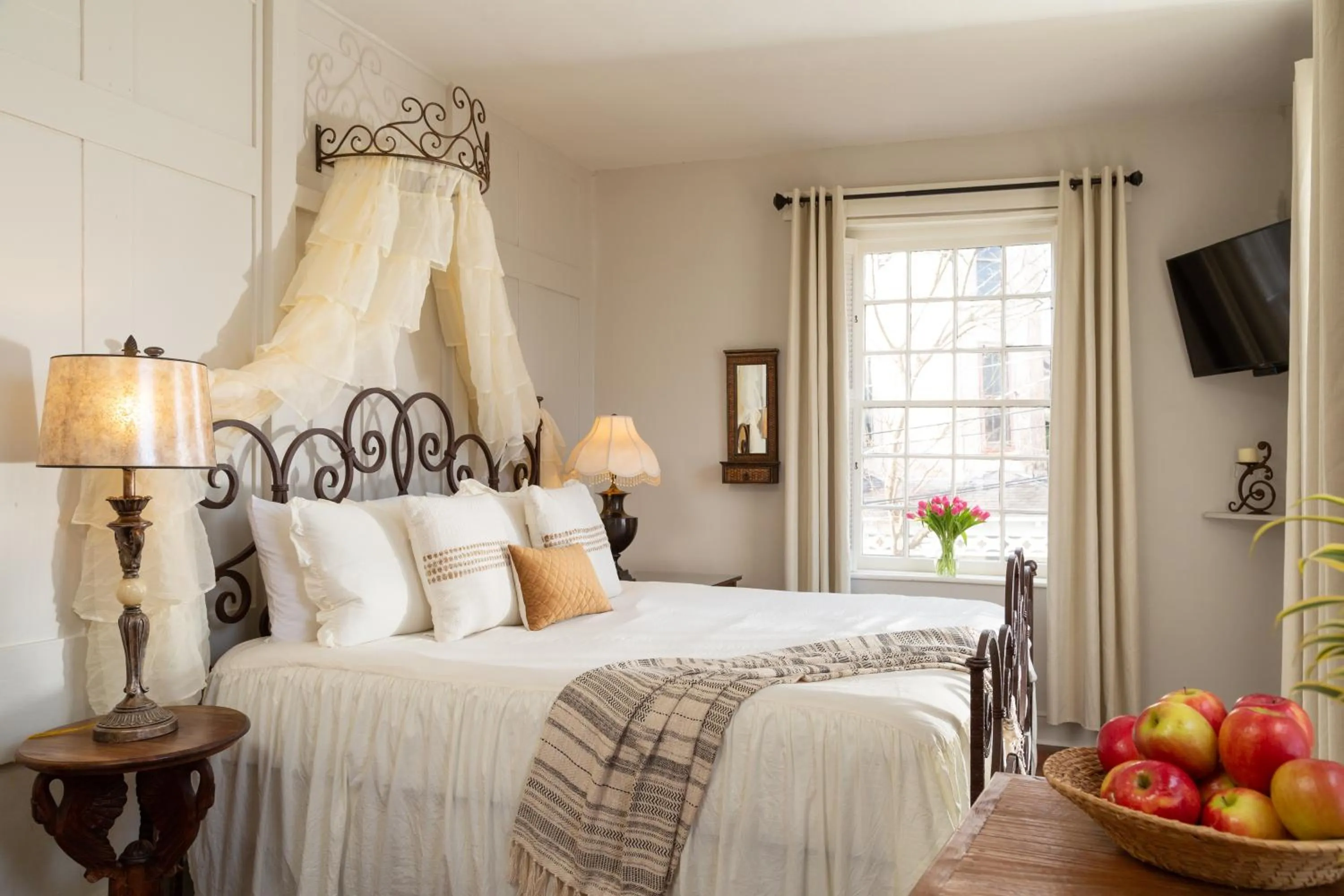 Bed in Bayfront Marin House