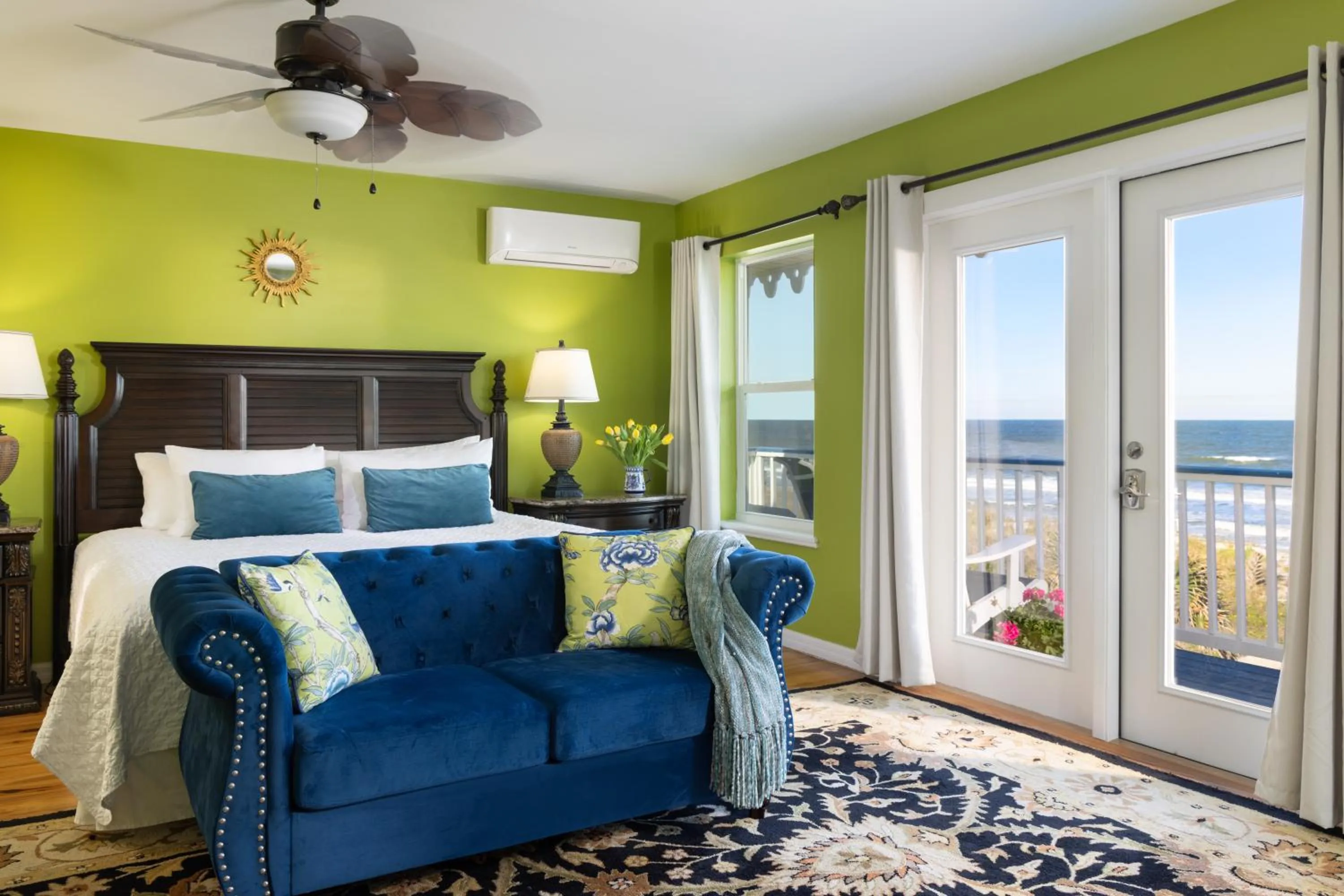 Bed in Bayfront Marin House