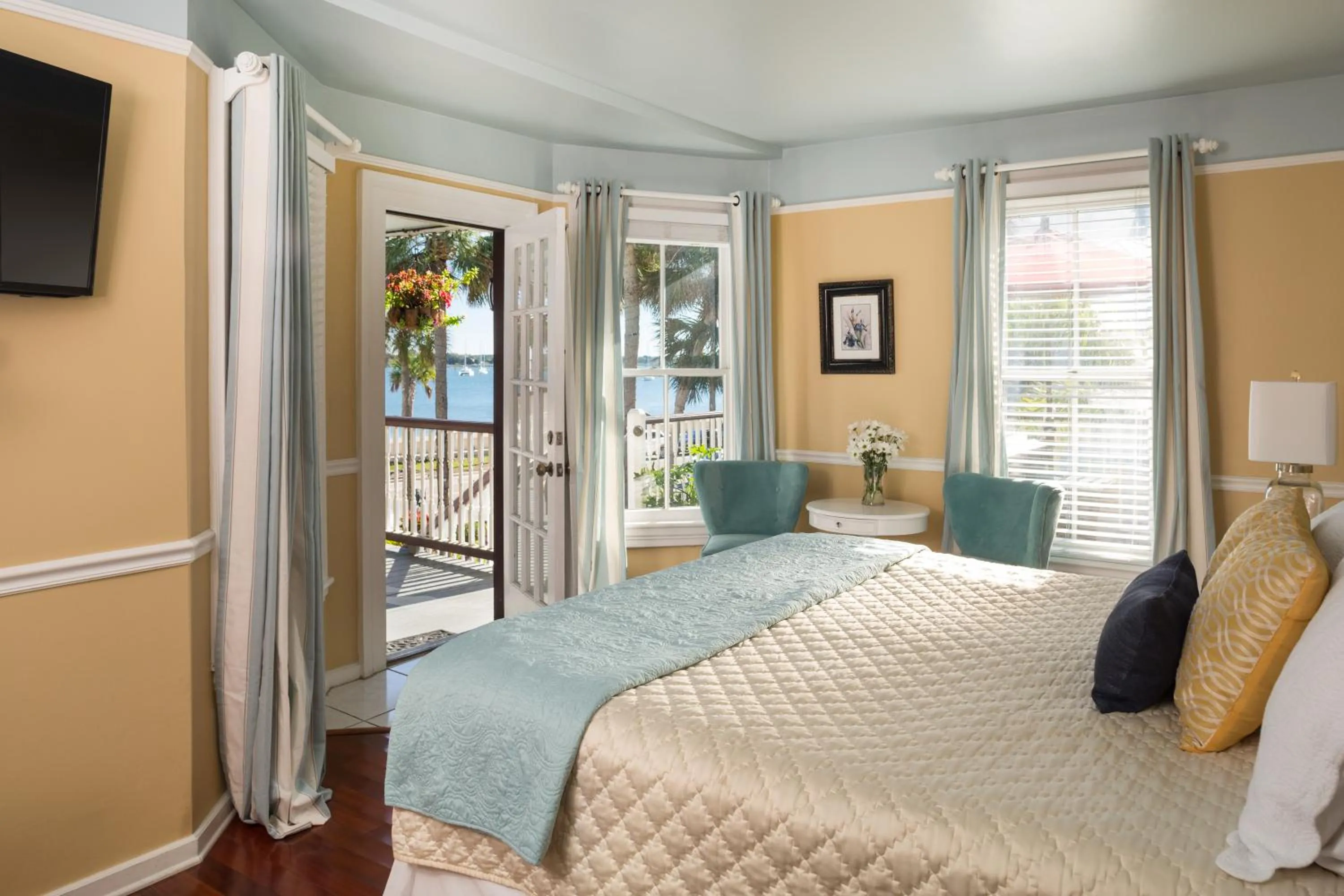 Photo of the whole room, Bed in Bayfront Marin House