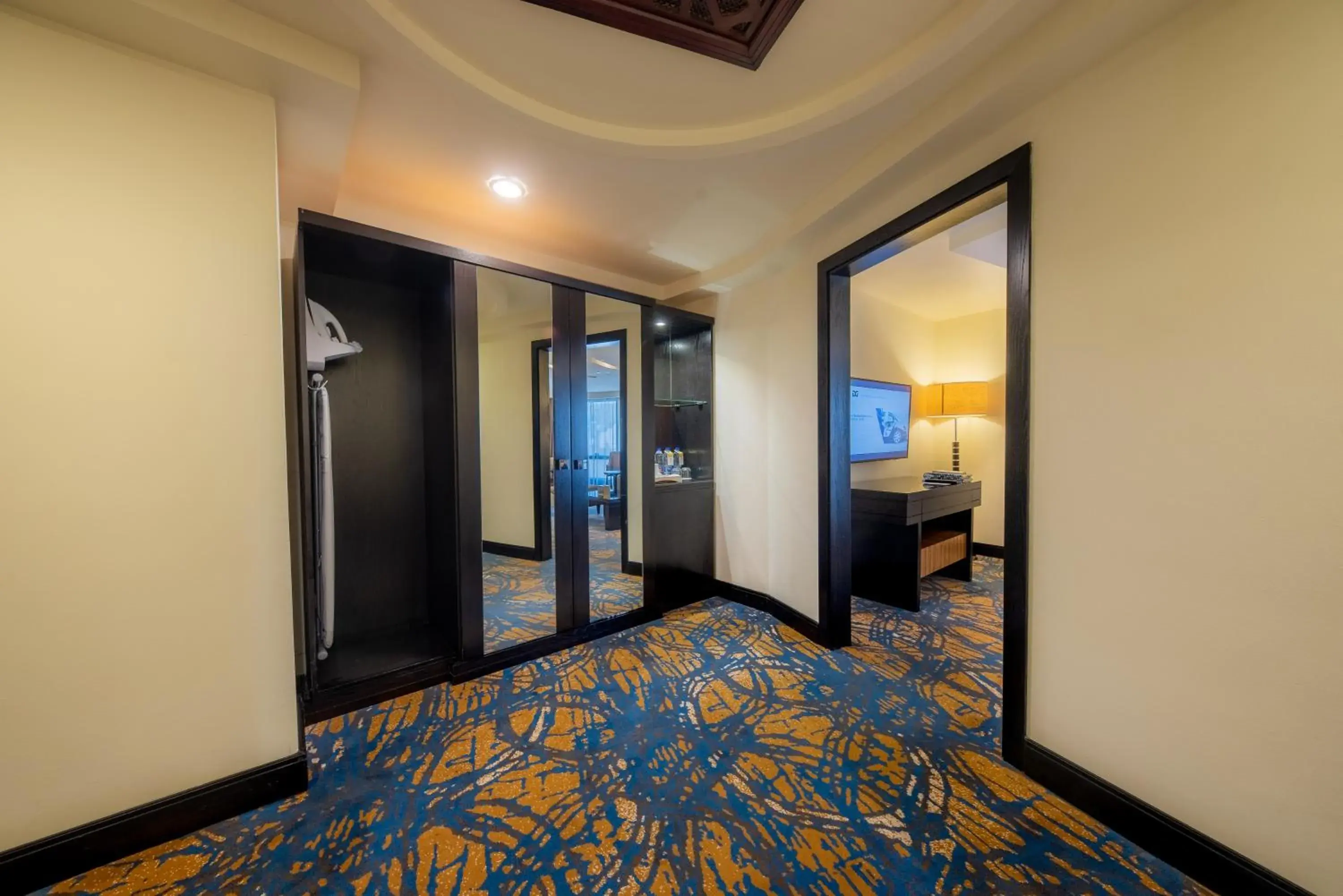 wardrobe, Bed in Al Ghufran Safwah Hotel Makkah wardrobe, Bed in Al Ghufran Safwah Hotel Makkah