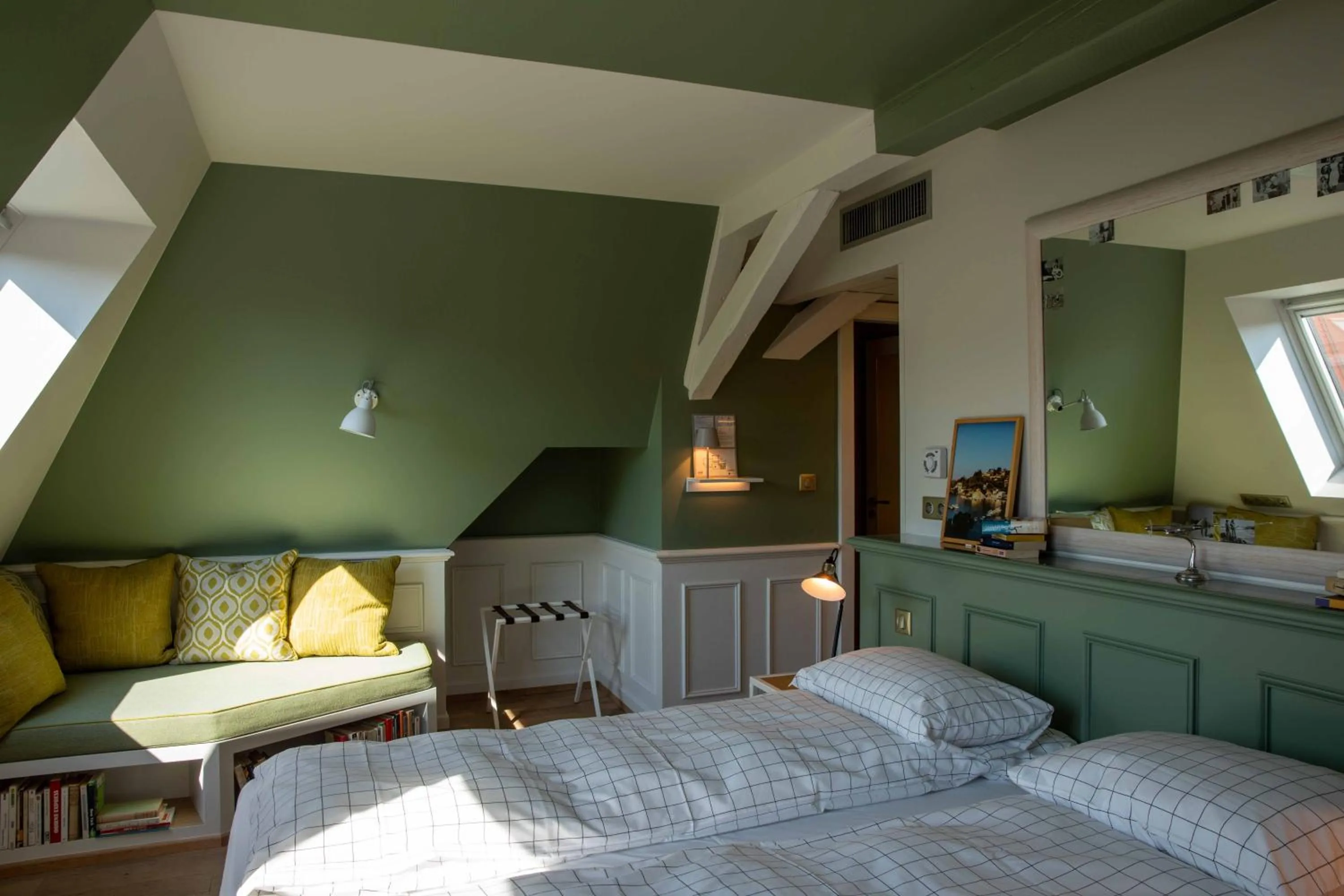 Photo of the whole room, Bed in Hôtel et Spa La Villa K - Basel Airport