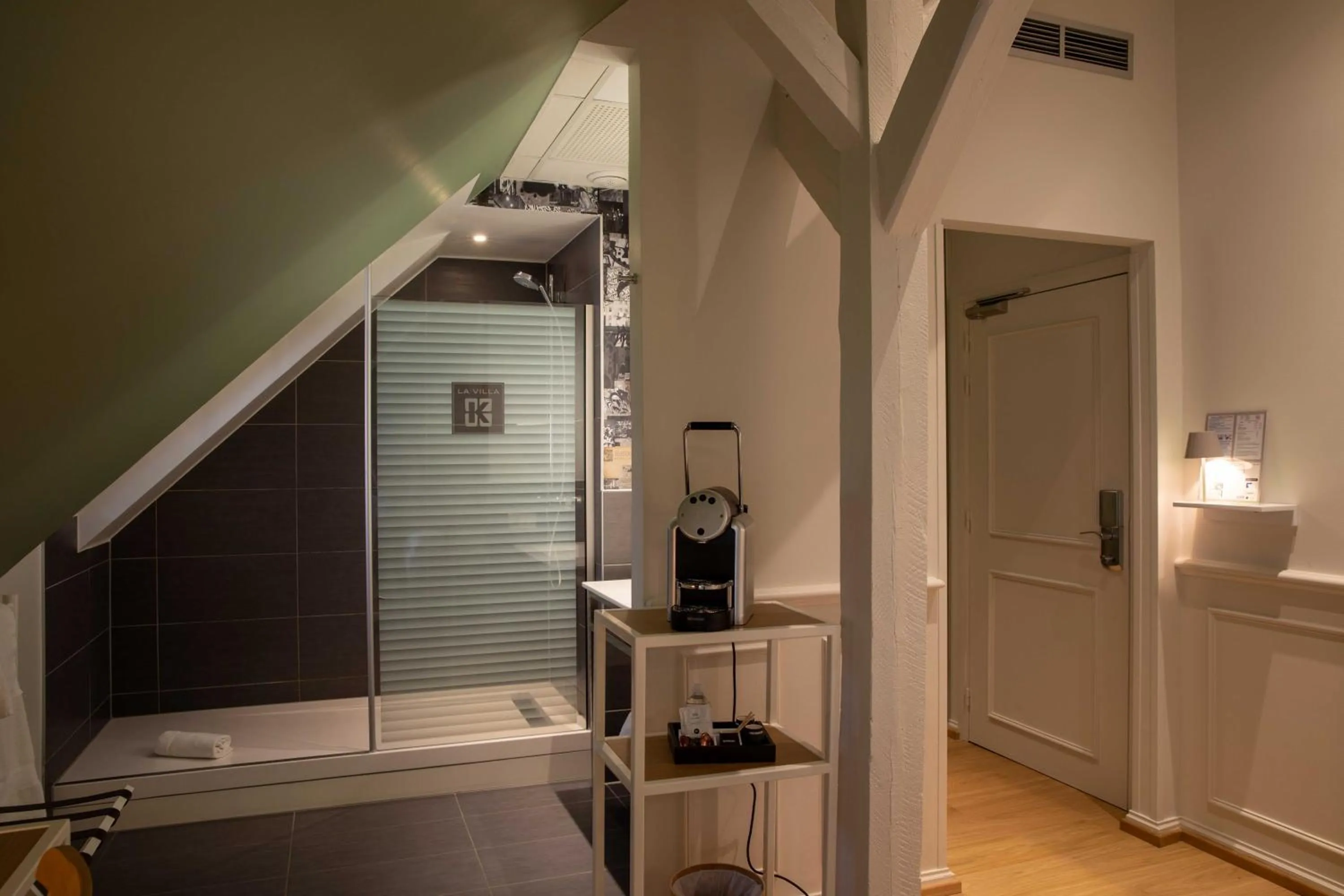 Bathroom, Bed in Hôtel et Spa La Villa K - Basel Airport