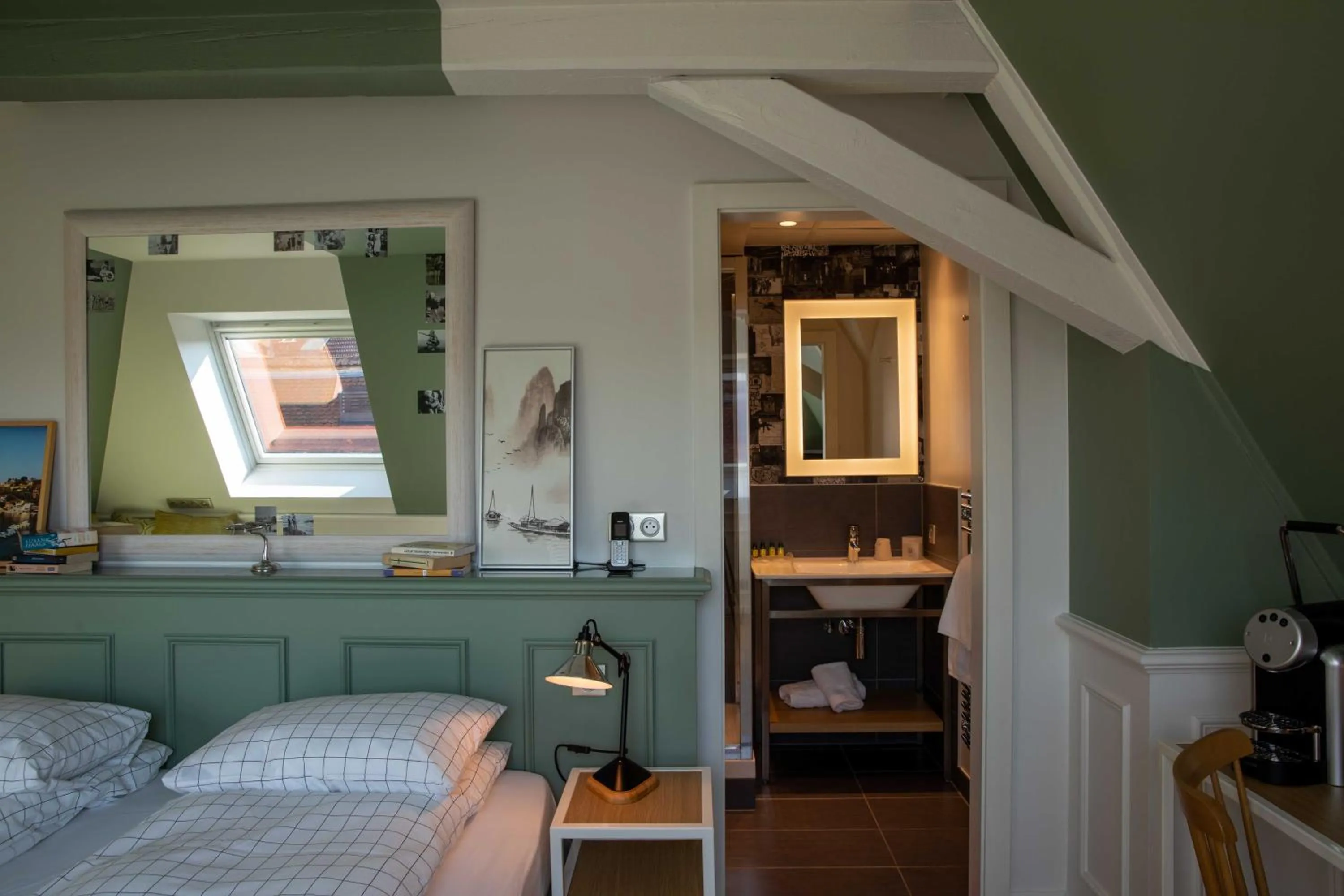 Bathroom, Bed in Hôtel et Spa La Villa K - Basel Airport