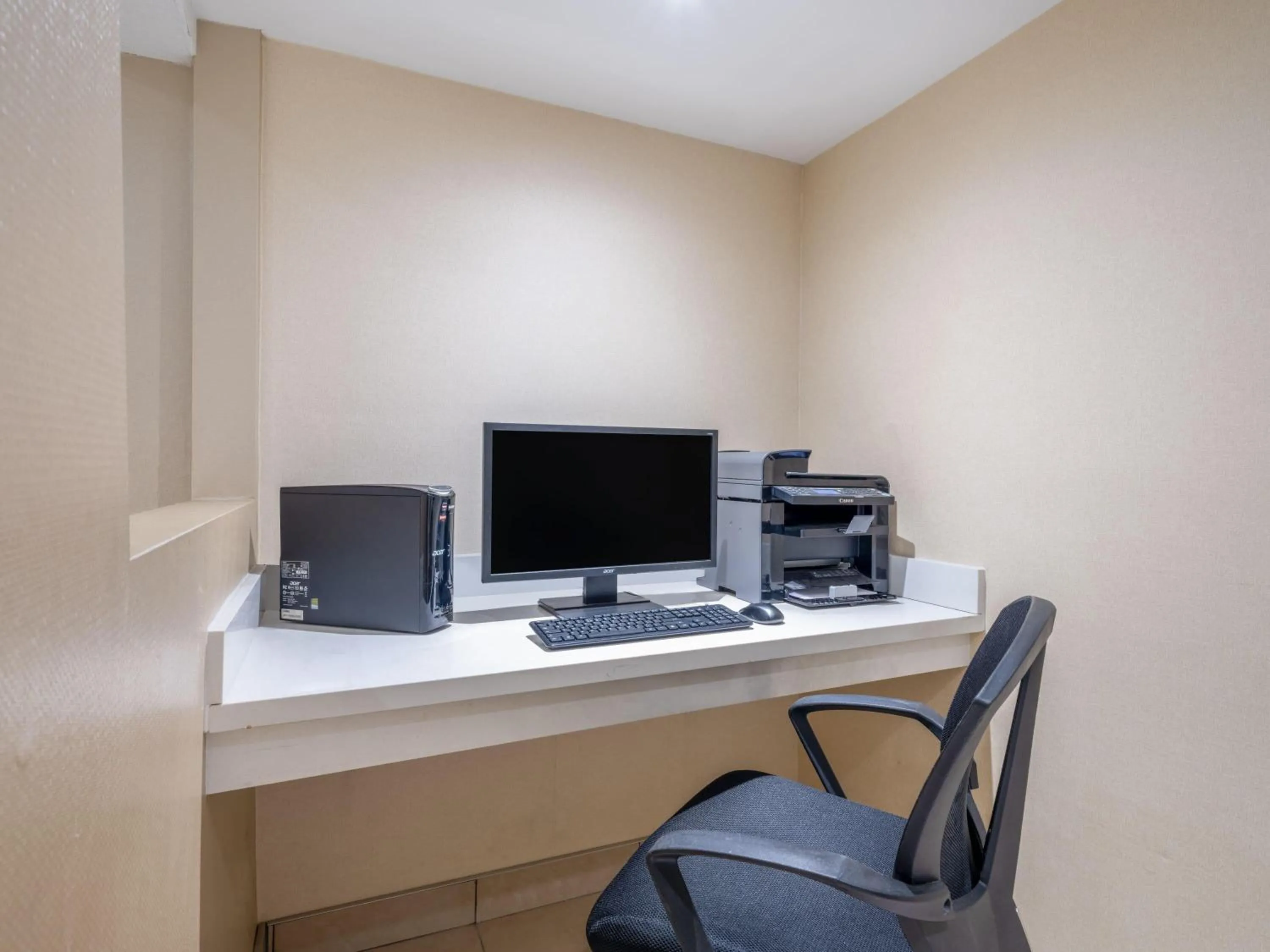 Business facilities in Super 8 by Wyndham Toronto East ON