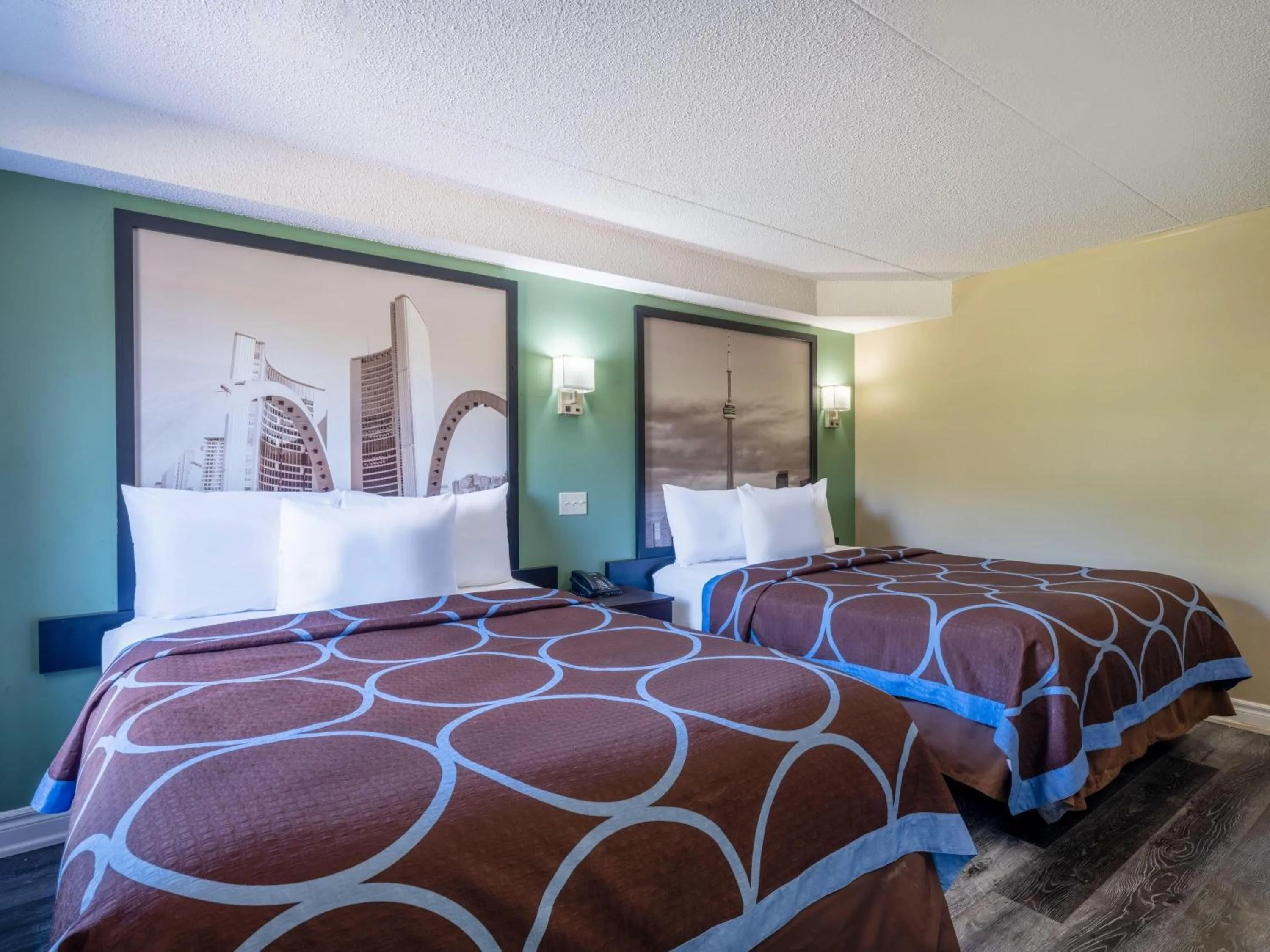 Photo of the whole room, Bed in Super 8 by Wyndham Toronto East ON