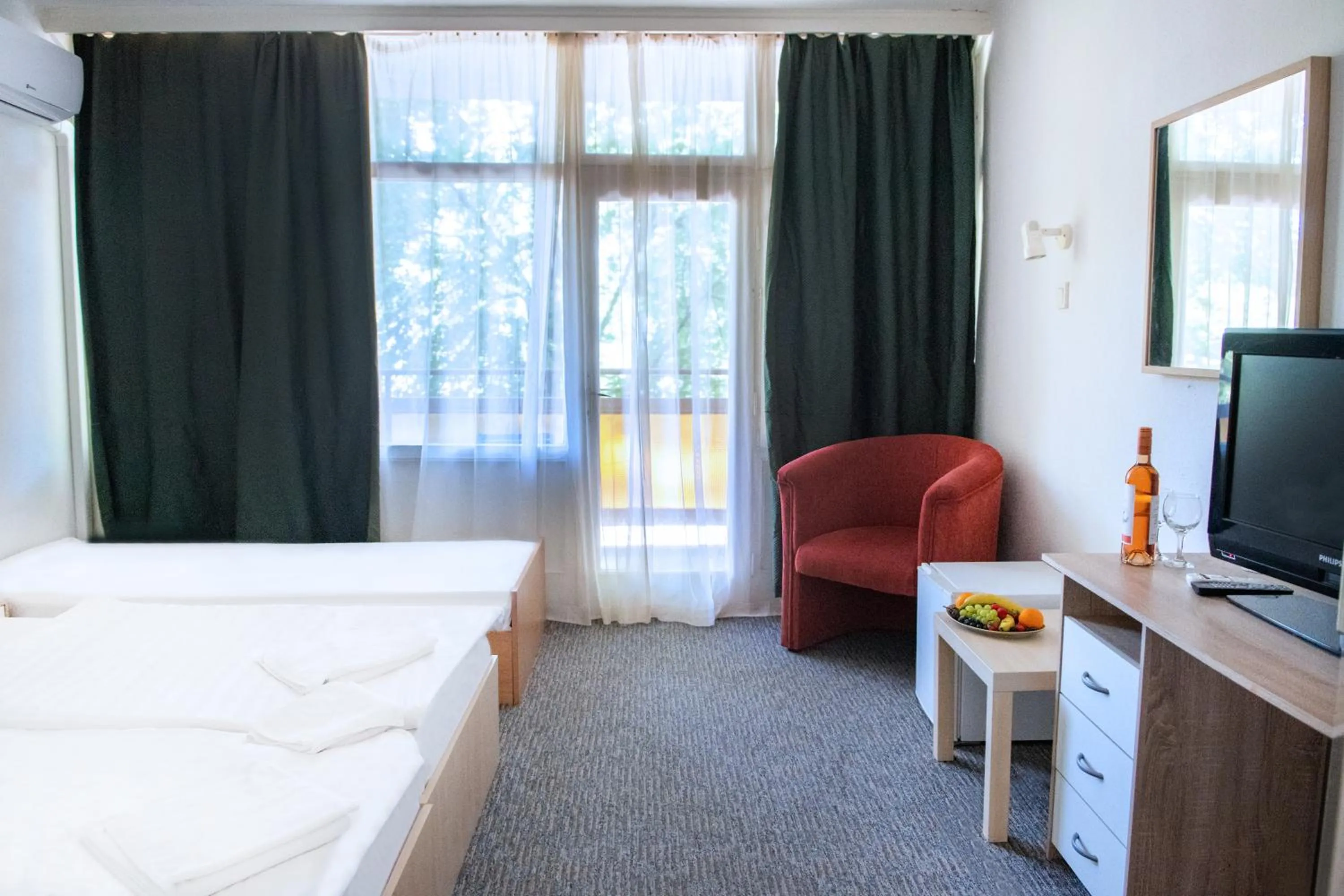 Photo of the whole room in CE Napfény Hotel