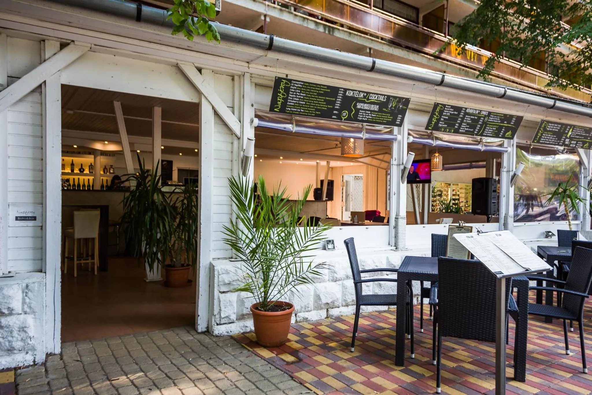 Lounge or bar in CE Napfény Hotel