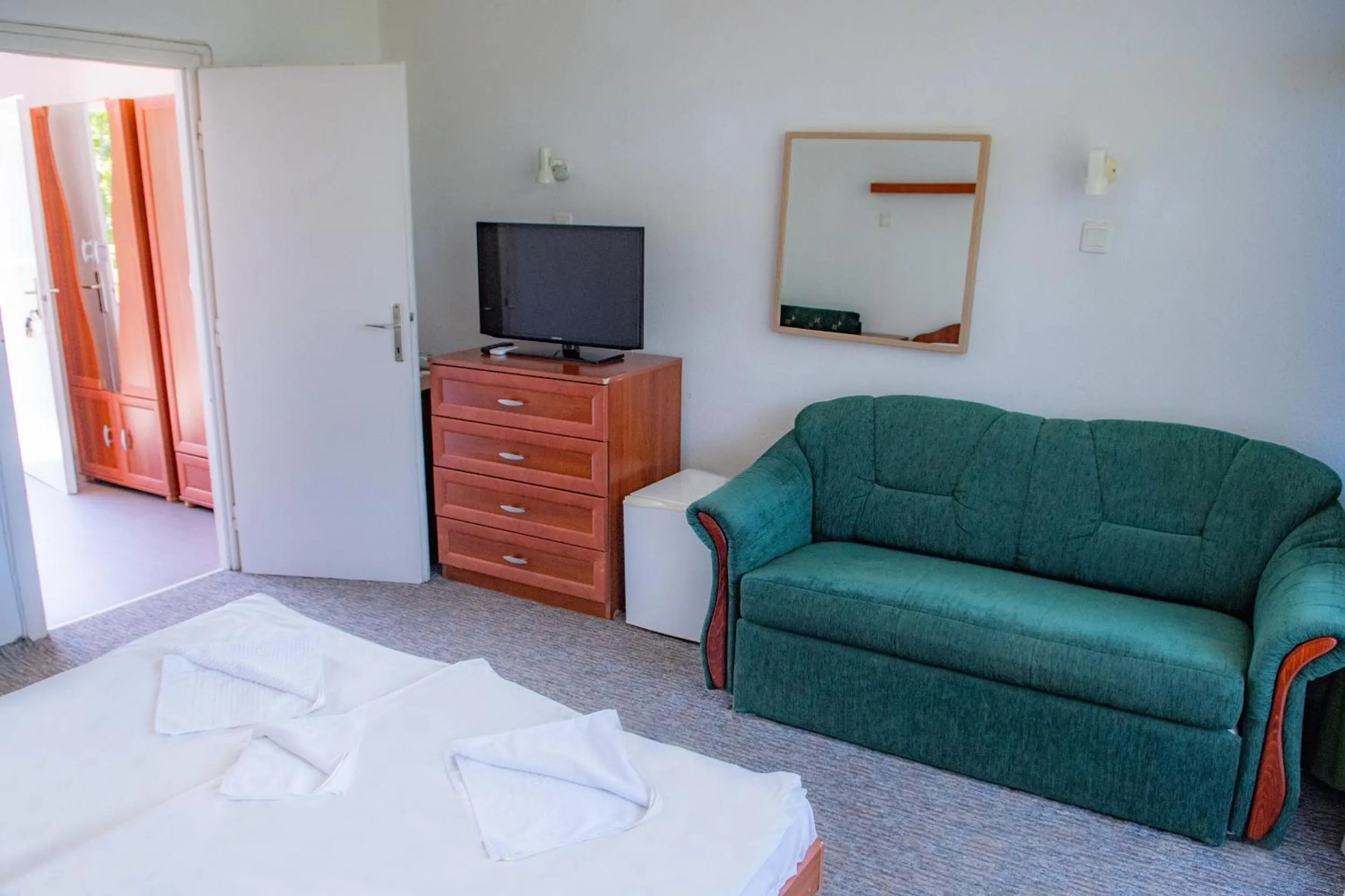 Photo of the whole room in CE Napfény Hotel