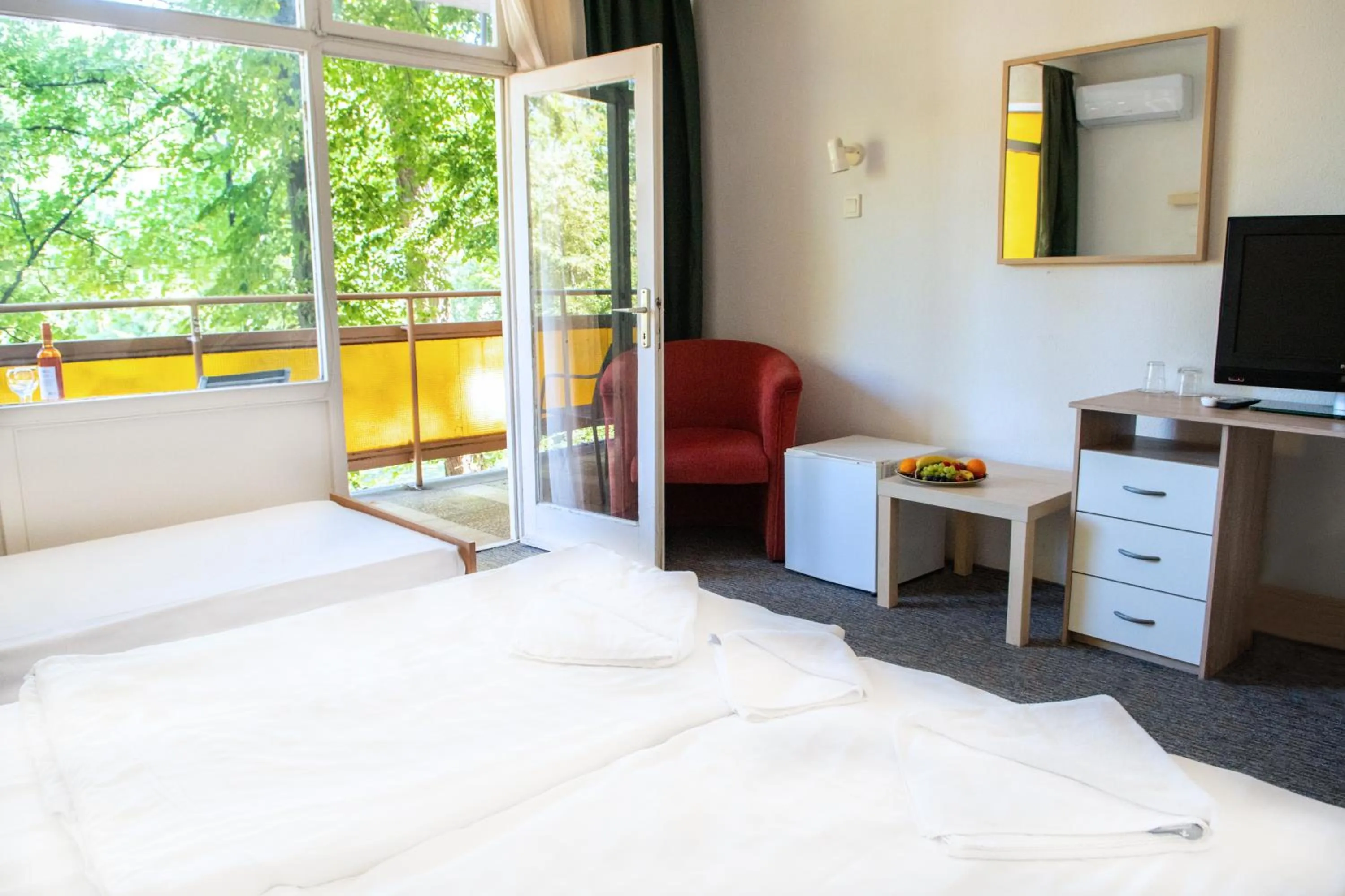 Photo of the whole room in CE Napfény Hotel