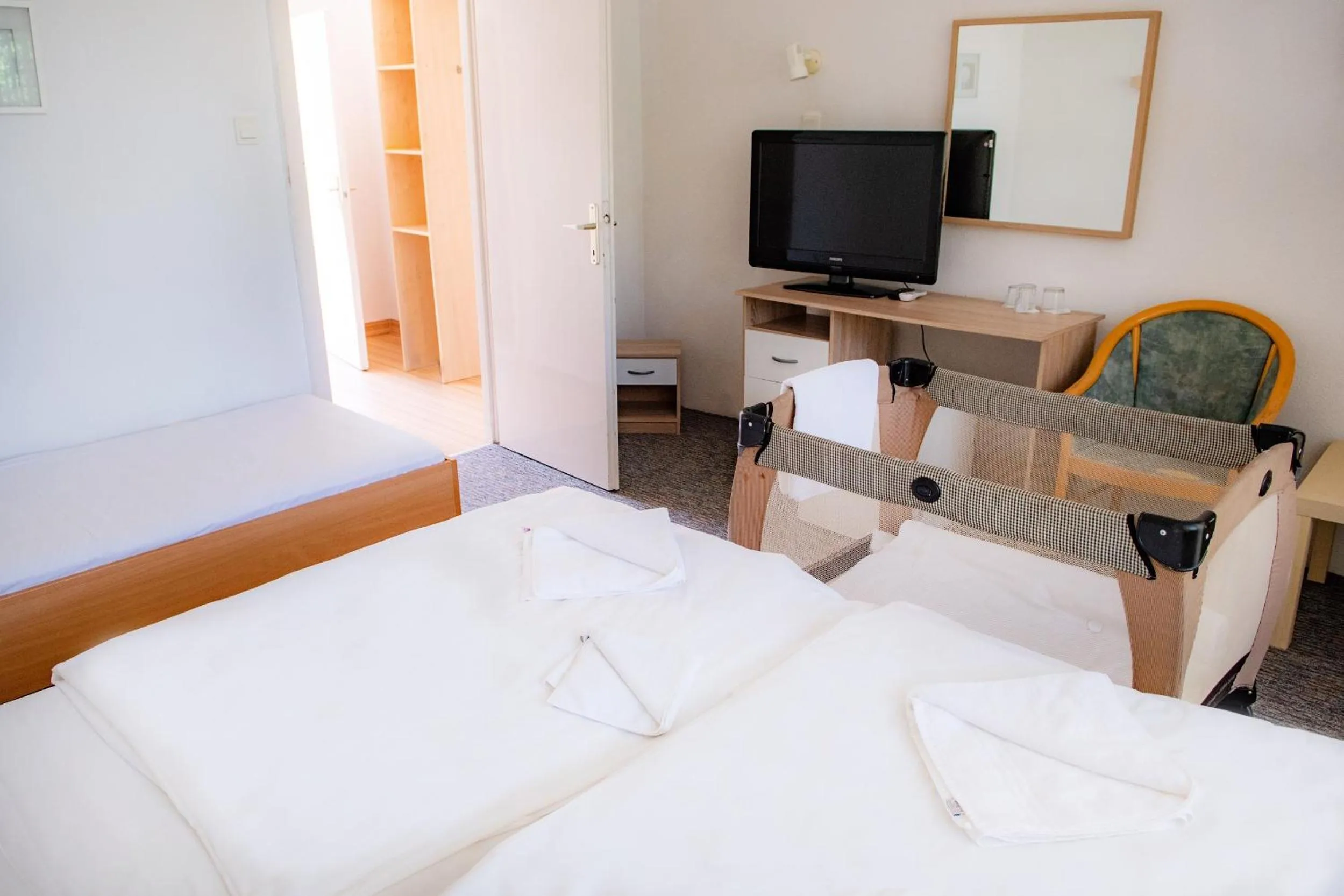 Photo of the whole room in CE Napfény Hotel