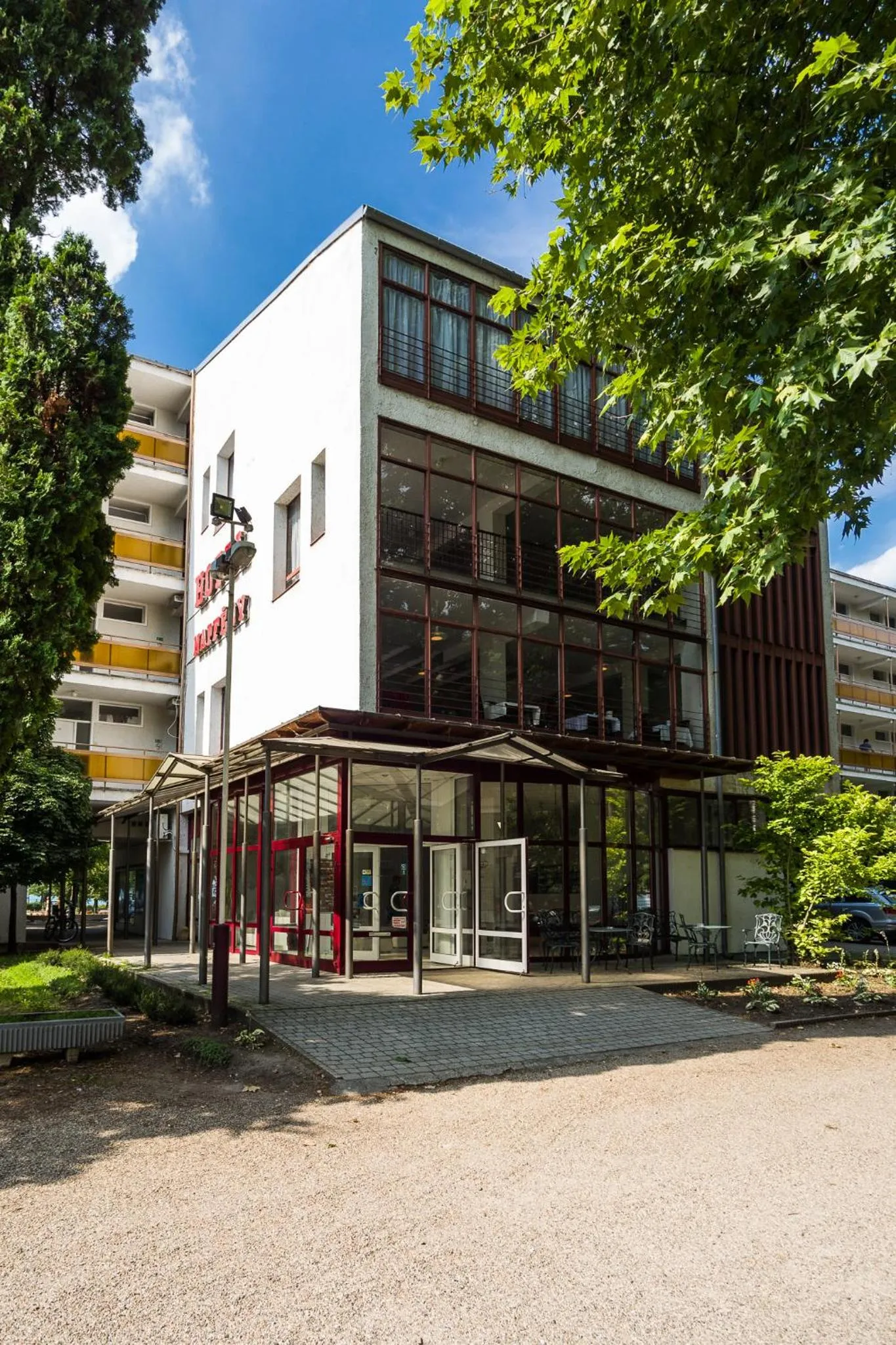 Facade/entrance in CE Napfény Hotel