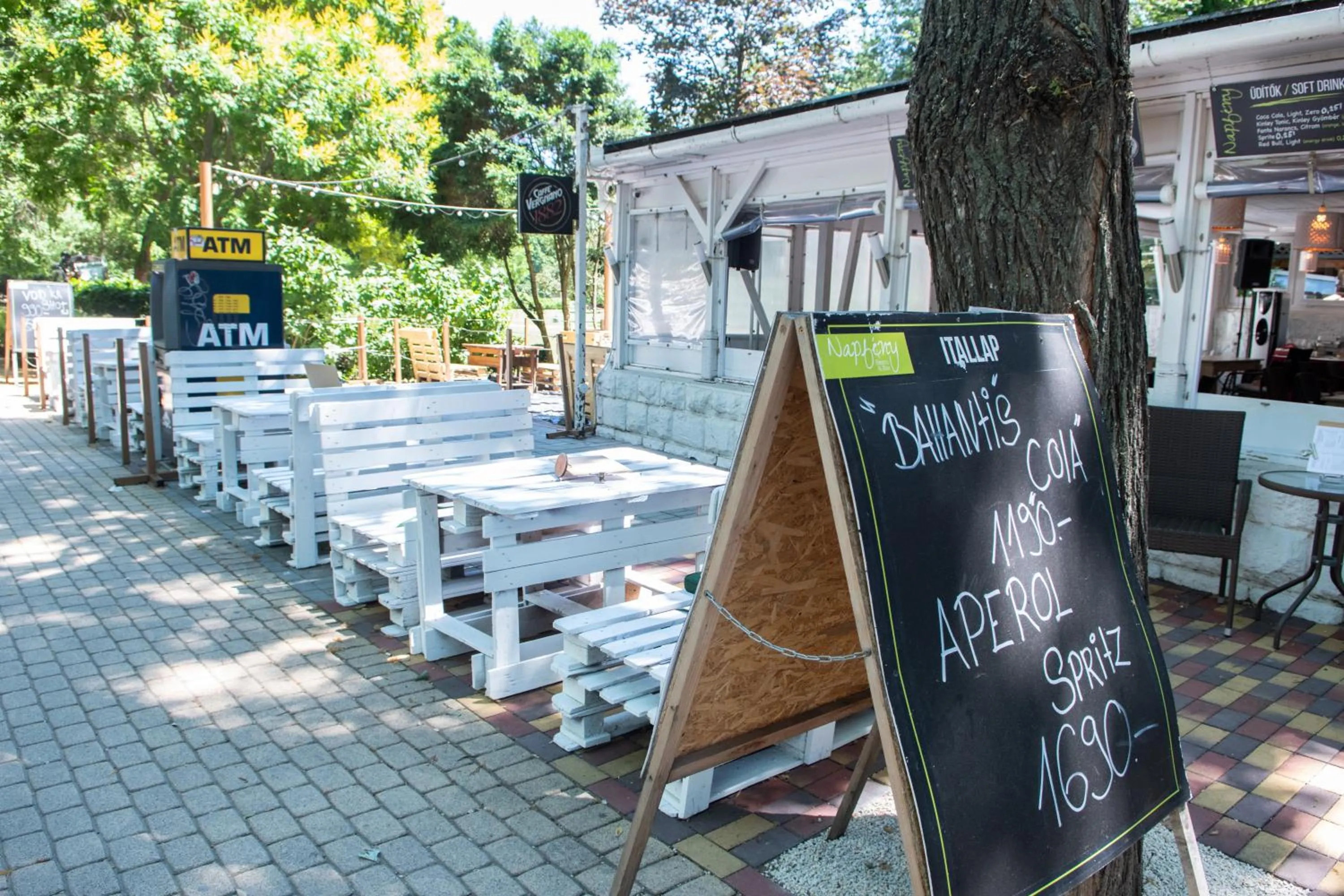 Lounge or bar in CE Napfény Hotel